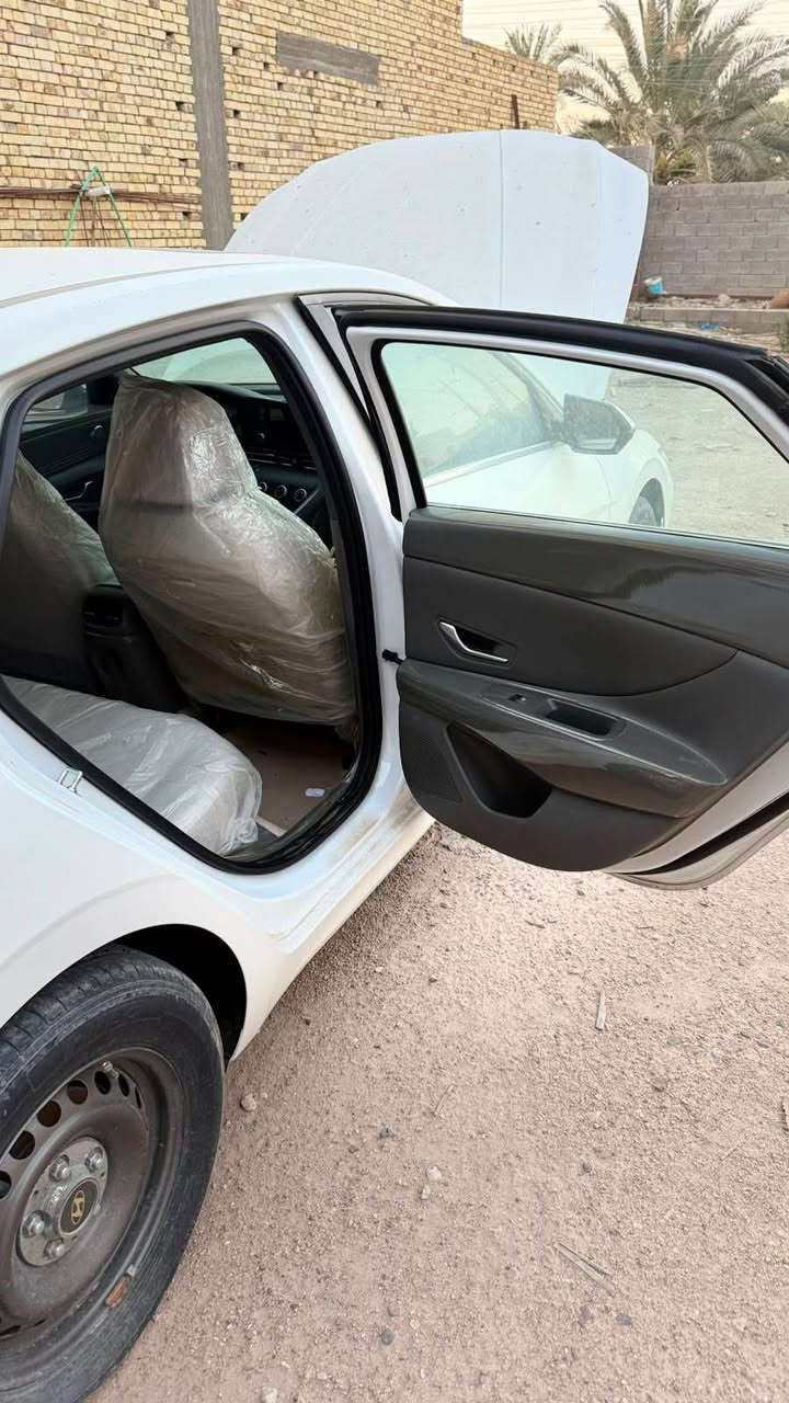 السلام عليكم 
النترا للبيع خليجي بسمي
موديل ٢٤
مكينه 2000
السياره كفاله عامه فقط بارد اربع اصابع بجاملغ 
سياره ماشيه 20بعده بحاله الوكاله 
المواصفات
بصمه تشغيل +بصمه ابواب 
حساس خلفي +حساس امامي 
اناره ترحيب 
كامره خلفيه دواره 
تحكمات ستيرن 
فتحه 
شاحن لاسلكي
مري شفط
صندوق ذكي
مثبت سرعه 
ثلاث انضمه قياده
مانع انزلاق
لد امامي LED
تخم تاير جديد
سبير مانازل 
السعر ١٨٤وبيه مجال بسيط 
مكاني البصره 
الرقم *********** البصرة, العراق
