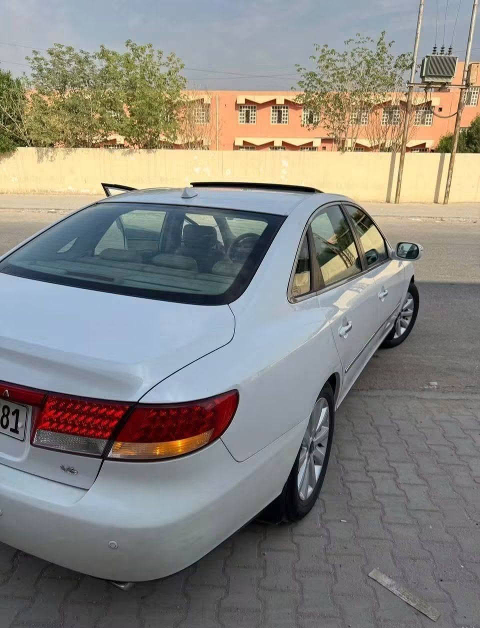 @السلام علي م ورحمة الله وبركاته... 
هونداي ازيره خليجي موديل 2009خليجي موصفات Vip فول الفول اعله فئه شركه الكاصد .. رقم اربيل سنويه 2030 سياره باسمي تريد مداور حاضر 

محرك 6سلندر 3300 المرغوب كير مكفول بس المحرك بي صوت راجز  اول مشغل 

السياره ماشيه (215)

## السياره مكفوله كفاله عامه عده قطعه باب وره العبري صبغ فقط 

ملاحظه:  السياره ابيض صدفي لمع 

(مواصفات السياره)......... 

السياره بيه منظومه غاز يعني انسى شي اسمه اصراف 

منظومه تبريد كله كوري يعني ثلج 

تبريد قطعتين تبريد مركزي 

كشنات جلد

برده خلفيه كهربائيه

مري شفط نظام ترحيب

لدات امامي خلفي وبلو جكتور

لايت زنون ناصي حساس امامي

تحكم ستيرن كهربائي

كشن ذكي خزن 

نظام كامرات+ حساسات امامي وخلفي

اناره داخليه بلادي

مري قلاب

جرس بل 120

يدات نيكل إشارات ترحيب جاني

دبل كزوز خلفي

بيه سستم صوت يجنن+ بيه انبني فاير 

تحكم استيرن 

ويل كب 17 كرؤم...

كشنات تدفئه تبريد 

ملاحظه:  سياره جديده كلشي بلادي حتى البرغي وين متريد ترايك 
سياره صاروخ الجناي يعرف شنو احجي وهيه غاز بعد يعني افضل من السوبر 
ماي كله زيتي  دهن كله امريكي سعر التر اديره ب11 الف 

مكان السياره:  النجف الاشرف 

الرقم ,: ***********

السعر: 12500$       (125)   وبيه مجال
