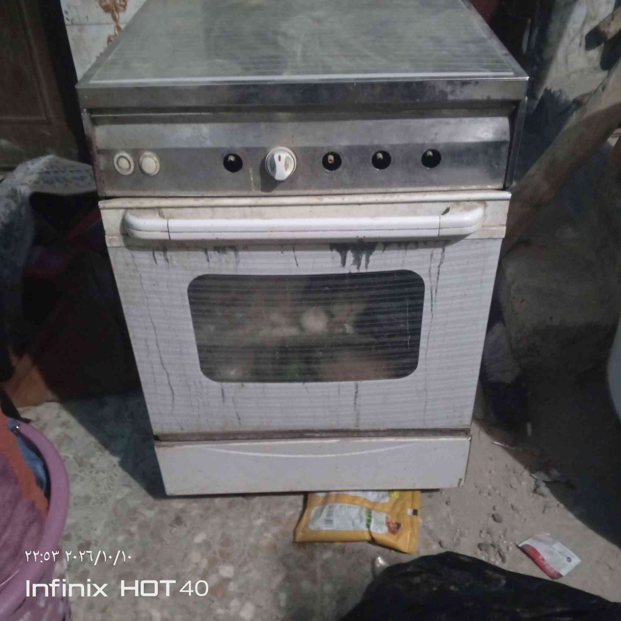 ٣ صوبات نفطية • صوبة كهربائية • طباخ