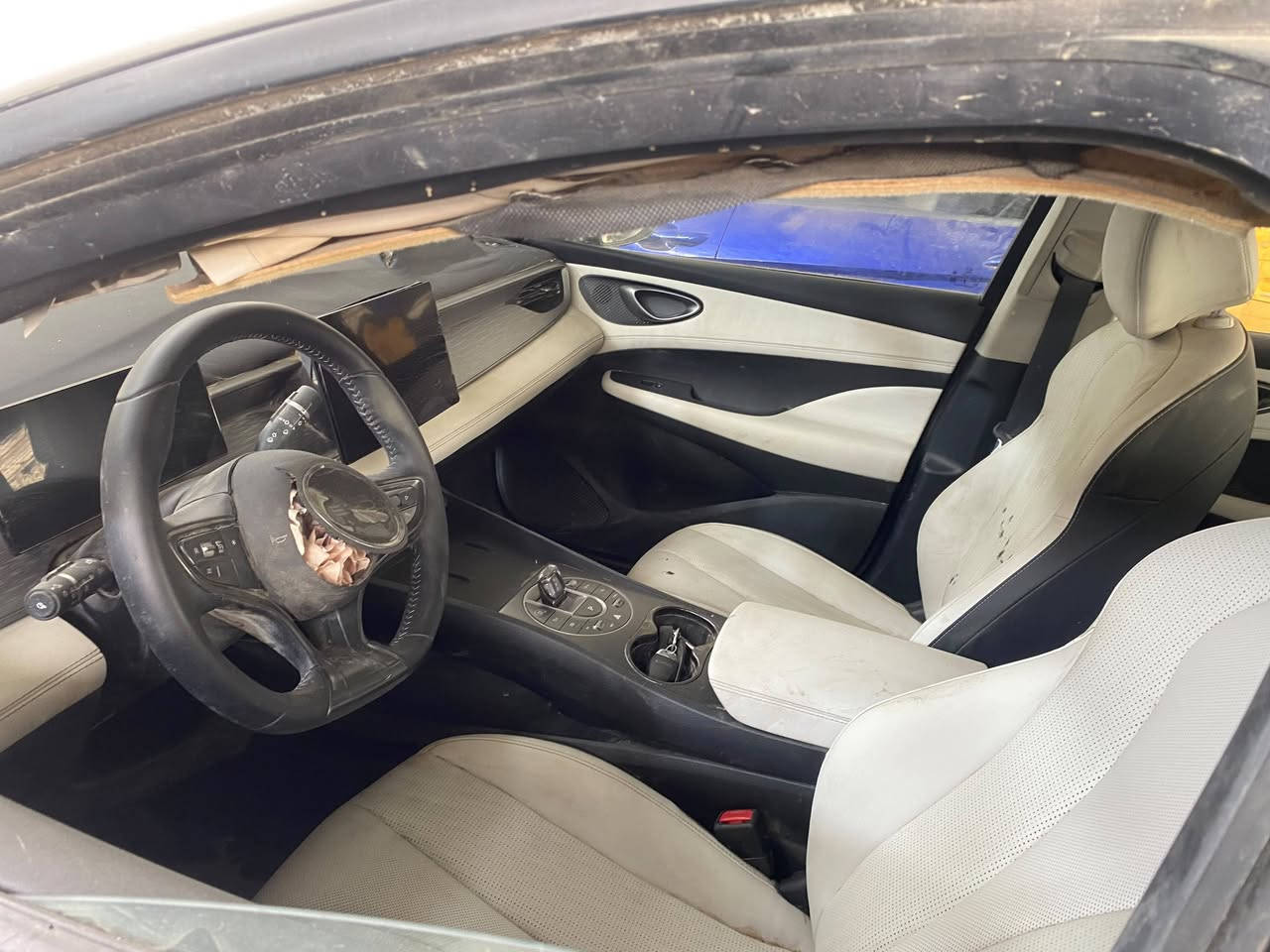 BYD سيل فايف 11مليون وبيهه مجال
حادث بنيد چاملغات بچم بيهه صبغ 

بس مااعرف شنو عطل بيهه 

يعني تجي تاخذ عله وضعيتهه 

شنو بيهه عطلان انت اصلحه

‏‪***********‬‏
