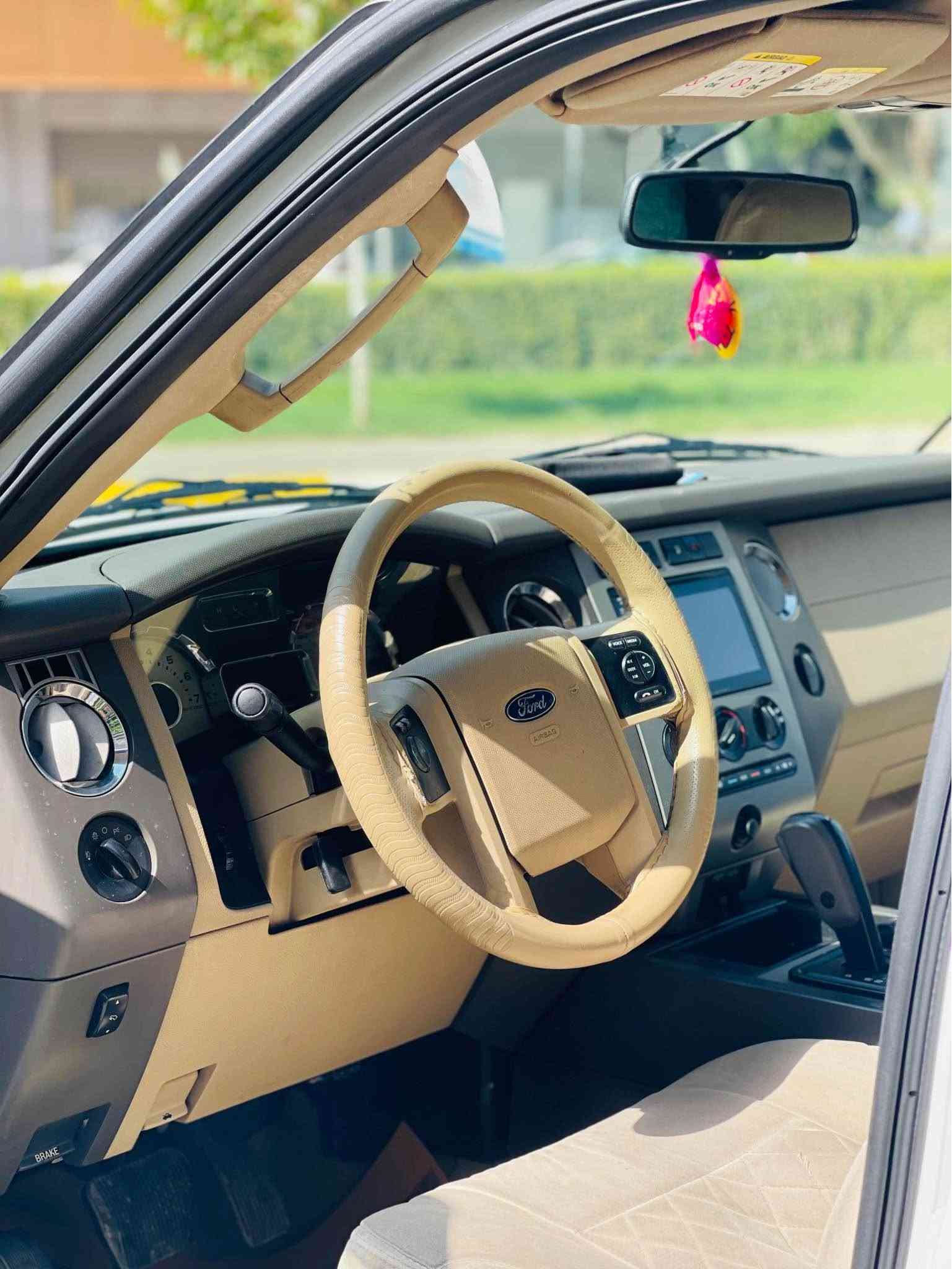 ***********
***********

فۆرد ئێکسپدەیشن 2013 
مواسەفات XLT فول - سڵاید -کوشن کارەبا 
ناوزەرد - 4X4 - تەبرید مەرکەزی -سێ ریز کوشن 
ئاوێنە کارەبا و هیتەر -پایدەر کارەبا -شاشە و کامێرا 
توڵی سەقف سێ پارچە - لایت عەدەسە و زینۆن
سەیارەکە زۆر پاک و بێ مەسرەفە سەیارەی خۆمانە تەنها دوو دەستی کردووە هەردوو سویچی شەریکەی لەگەڵ ماوە سپێری دانەبەزیوە کامل سێرڤسی کراوە و لە هیچی نەقس نیە زۆر بە پاکی راگیراوە و خزمەت کراوە هەمووی گیانی تازەیە بە نسبەت بۆیاخ 
تەنها پارچە و نیوێکی لەسەر شوخت بۆیاخە
 بێ ناوگرت دەرگای دوای سایەق لەگەل دەرگای دوای سەکن نیوەی سەنەوی و هەزەی تازەیە  پاتری و رۆن و بانس هایدرۆلیکی گێر و فیت پەمپ و نۆزلی تازە گۆراوە کامل بە مەعنای کەلیمە سیرڤسمان کردوە 
نرخی ١٤٢ گەڵا
لە سلێمانیم 
***********
*********** السليمانية, العراق
