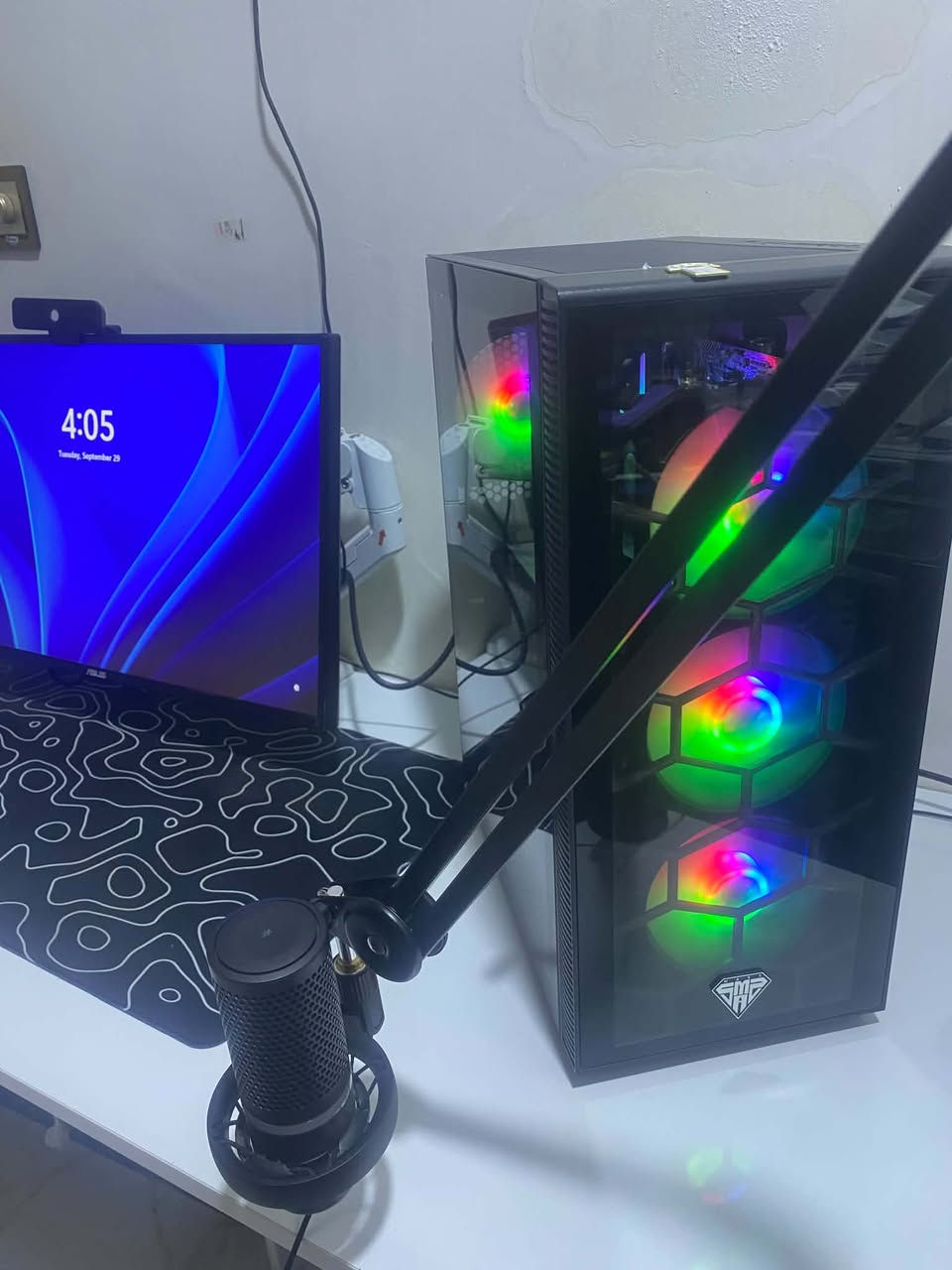 السلام عليكم تجميعه للبيع مع ماوس مواصفاته 
R5 5500                                           RAM 16 3200                                  RTX 4060 PNY WIHET                          SSD 512                                                    M.2 256                                              P.S 650 W MASS                 كيس4 مراوح RGB                     تجميعه نضيفه وجديده سعر 875 مكاني كوت وموجود توصيل للاستفسار خاص او ***********
