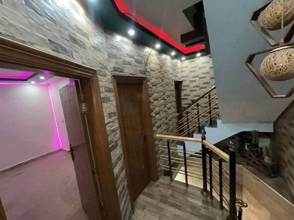 عقــار للبــيـع – حي ميسان صابو صرف

🏠 عقار للبيع بالكامل بمساحة 260 م² مع المشتمل

كما تتوفر إمكانية بيع مساحة 120 م² أو 140 م².

📍 الموقع: حي ميسان – شارع 12

📐 واجهة العقار: 13 م

📏 النزال: 20 م

🛏️ مجموع غرف النوم: 7 غرف

🔹 العقار صب كونكريت وليس عكادة.

🔹 المشتمل طابقين وبناء حديث جداً بمواصفات حديثة

🔹 باقي العقار حيل نظيف ومرتب

🔹 موقع مميز جداً على شكل حرف T، خلف المدرسة.

السعر 310 مع المجال

للاستفسار *********** مكتب القلعة للعقارات

📩 أو تفضلوا خاص.
