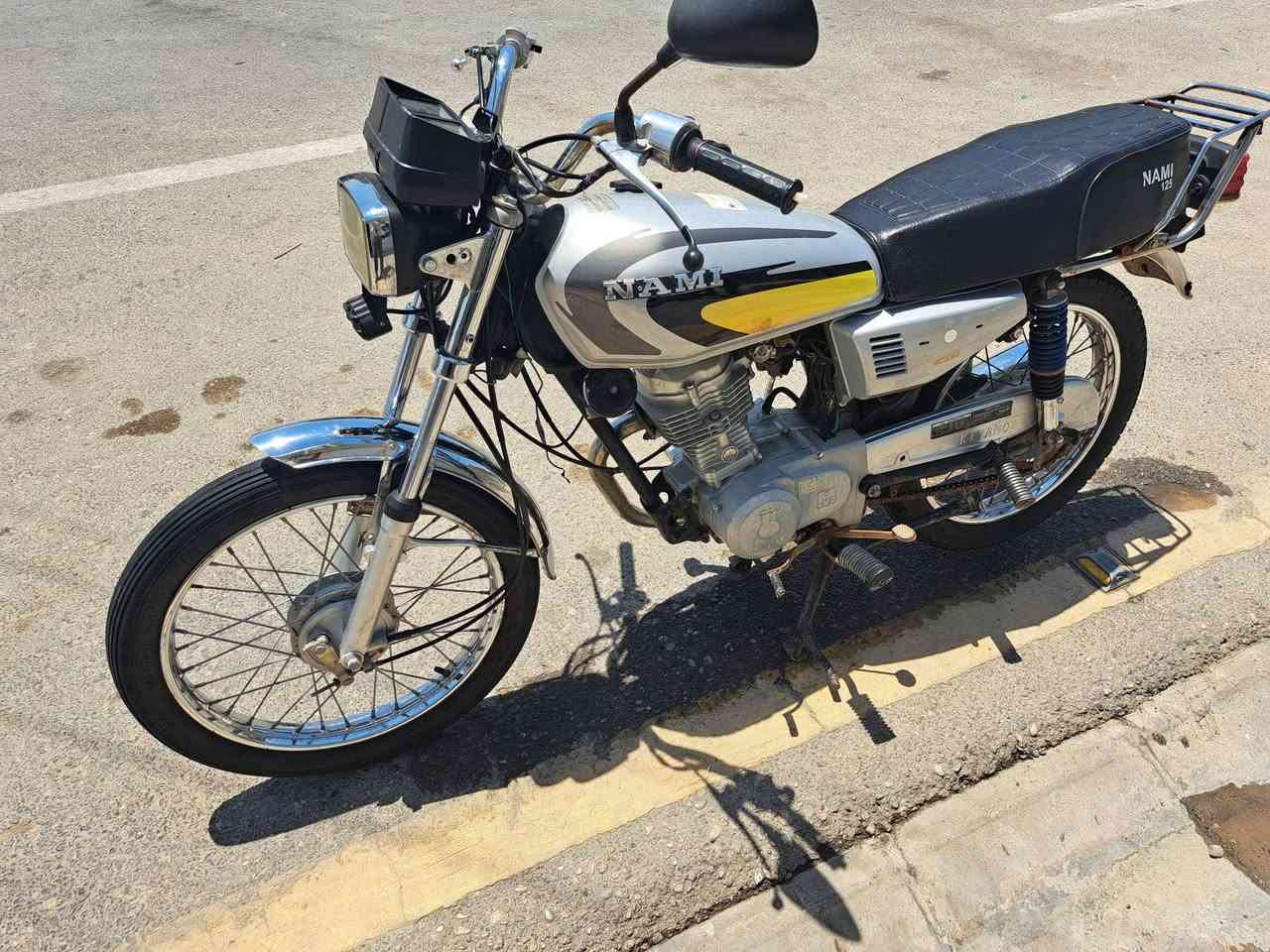 دراجه للبيع 21 نامه أوراق اصوليه 
نضيفه الدراجه محرك نضيف 
سعره ٥٥٠ 
***********

