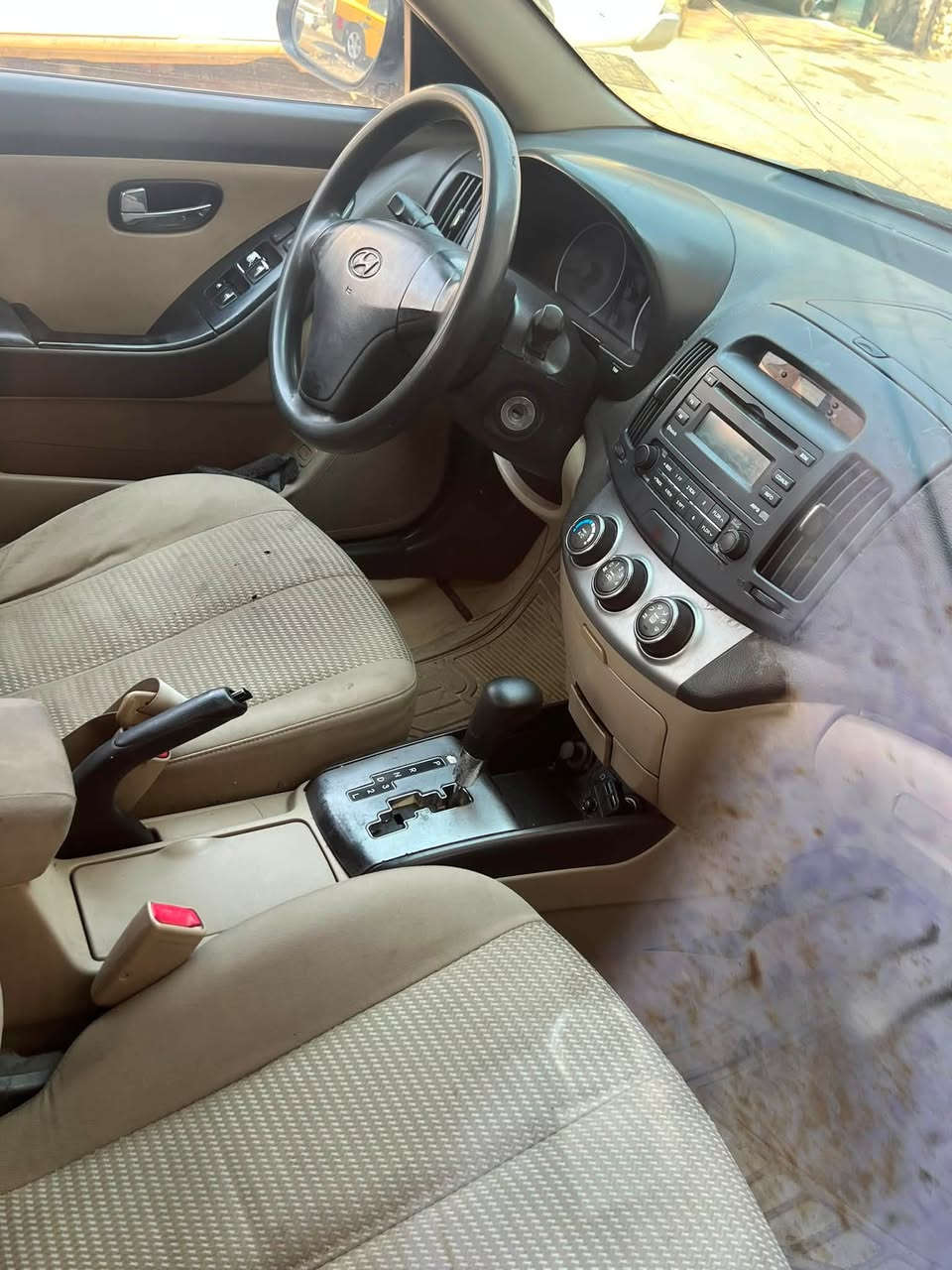 السلام عليكم النترا ٢٠٠١١سياره جديده حداده جديده تبريد تدفه خير من الله بيه فقط باب لي وره السايق بيه صبغ اثر شخوط والجاملغ الكدام الايمن هم بي صبغ والباقي مكفوله سنويه لحد نهايت ٢٧ انتصال عل هاذ ارقم***********
