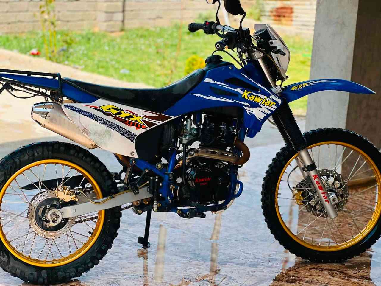 السلام عليكم 
للبيع
كاويار سوبر سفاري باب اول موديل 25 
السعر 950وبي مجال
مكاني الحود 
*********** خابر وتدلل
