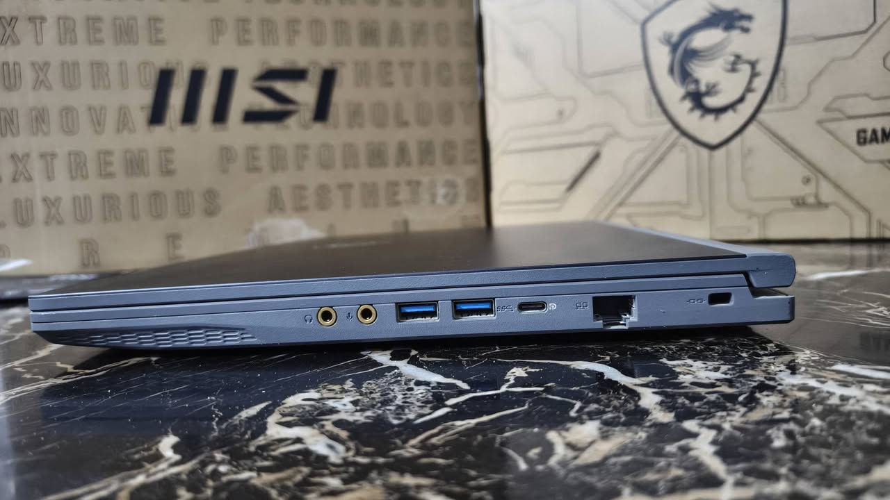 لابتوب MSI Thin 15 B12UCX
المواصفات:
​المعالج: Intel Core i5-12450H (الجيل 12 / 8 أنوية)
​كارت الشاشة: NVIDIA GeForce RTX 2050 (4GB GDDR6)
​الشاشة: 15.6 بوصة FHD بتردد 144Hz (سلسة جداً بالألعاب)
​الذاكرة (RAM): 8GB DDR4 (قابل للترقية)
​التخزين (SSD): 512GB M.2 NVMe (مع منفذ إضافي مفتوح)
​الكيبورد: إضاءة خلفية زرقاء مميزة (Single-Color Blue)
​الوزن: خفيف وعصري (1.86 كغم فقط)
​✨ مميزات إضافية:
​الجهاز بحالة الفابريقة ولم يدخل أي صيانة (فقط تم تغيير معجون حراري للحفاظ على الأداء).
​حرارة ممتازة وصحة الهارد والبطارية بحالة ممتازة.
​يأتي مع كافة المرفقات والمشتت الحراري الإضافي للـ SSD.
​📌 السعر: 750,000 دينار عراقي (قابل للتفاوض للجادين).
📍 المكان: [بابل-حله]
📞 للتواصل: [خاص او على الرقم : ***********]
