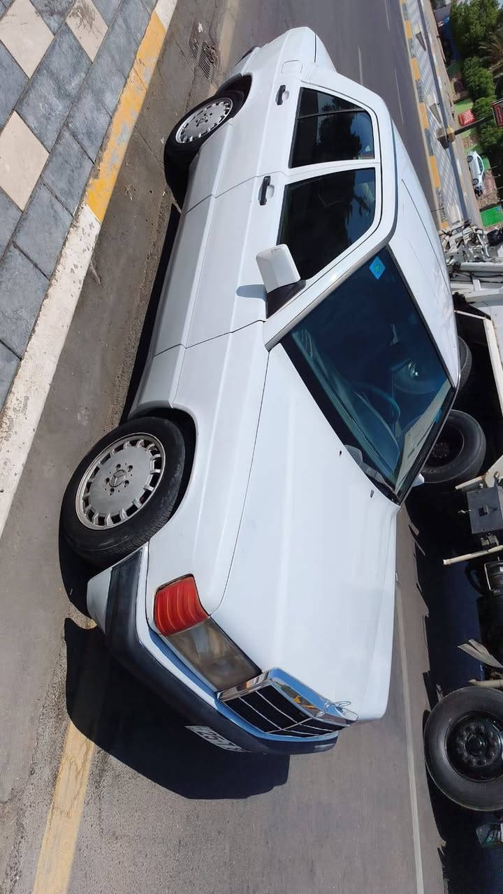 مرسيدس موديل90 طيارين مكينه ونجي تبريد شغال صدر جديد ماكينه جديده صبغ للجماليه وضربه جاملغ الايمن رقم كركوك السعر 55 ورقه***********المكان بغداد مدينه الصدر
