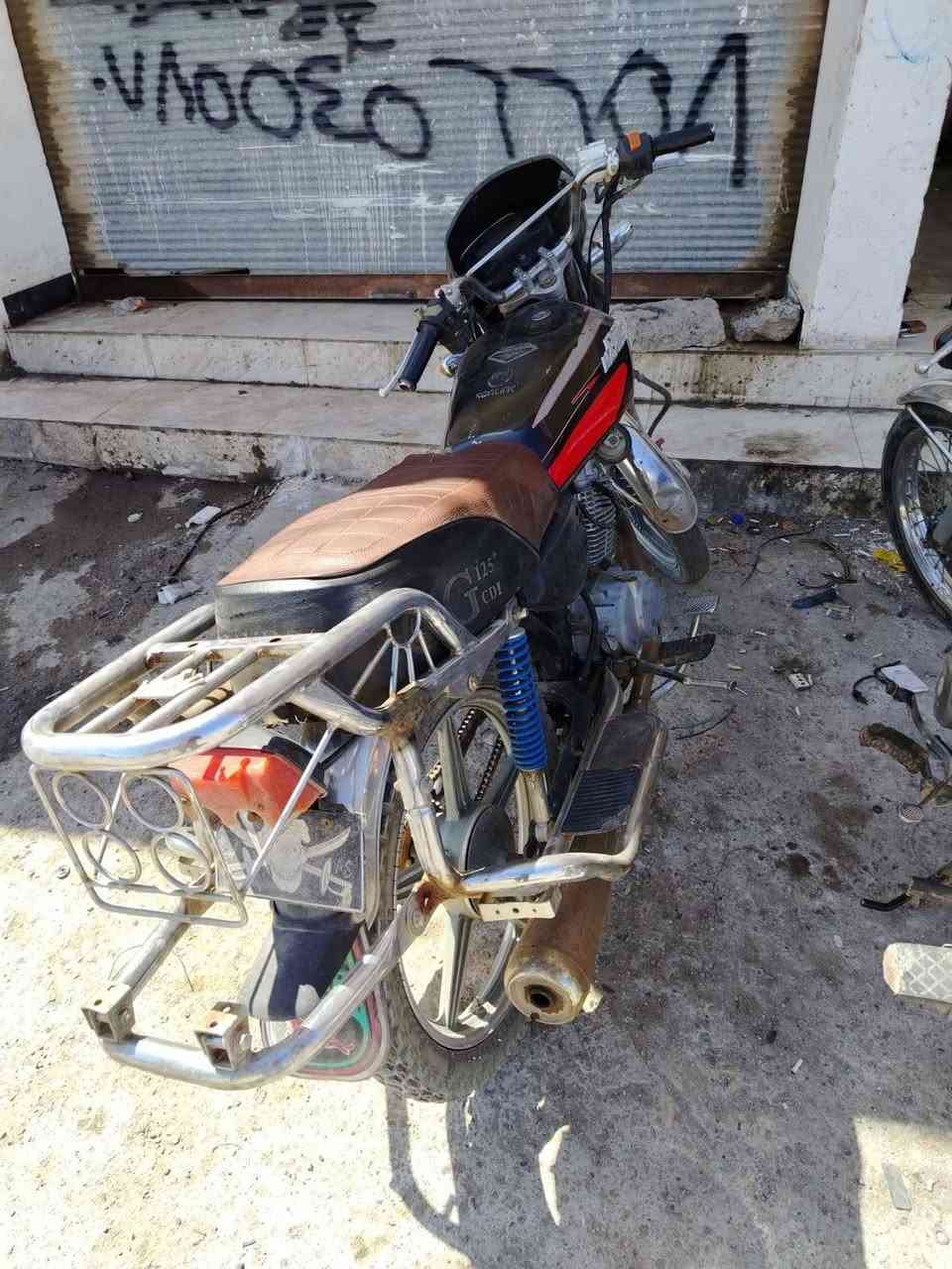 سلام عليكم للبيع او مراوس بدون عيب فقط كهربائيات يرادله ترتيب اشويه محرك لا صرف لا بخار 5كير سلف شغال مكاني كركوك موديل 19 سعره 350 وبيه مجال *********** اي استفسار خابر
