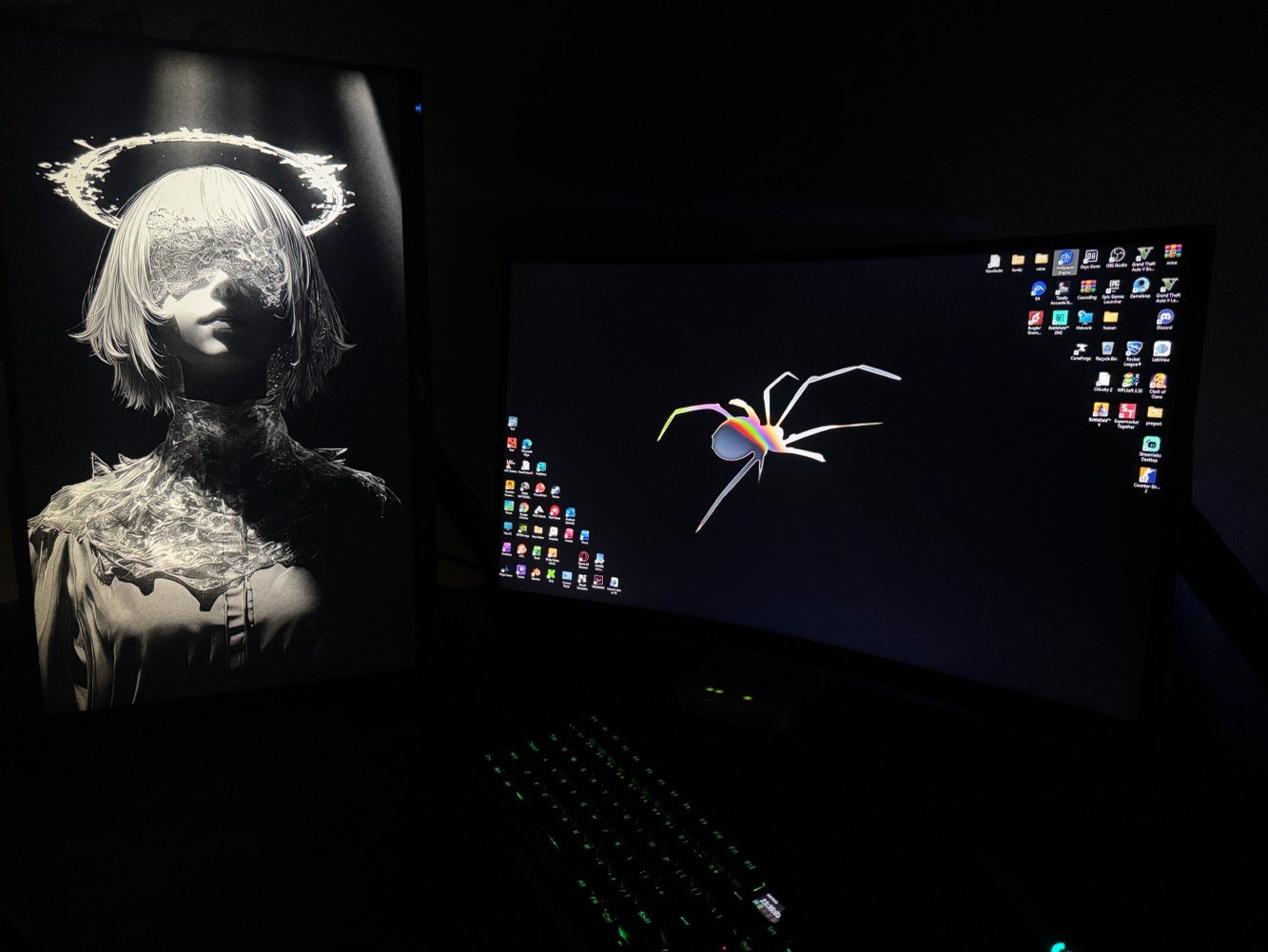 شراي ؟ تعال خاص وبيها مجال ***********
🔥 PC Gaming كامل للبيع — مواصفات قوية

🖥️ الشاشات:

•  Samsung 27” Curved — 2K 1440p — 165Hz(250,000)
•  Acer 27” — FHD 1080p — 165Hz(150,000)
•  عدد 2 Stand للشاشات(80,000)

🖥️ مواصفات الـPC: 1,600,000

•  CPU: Intel Core i5-13600K
•  Motherboard: B760 Gaming
•  GPU: RTX 4060 8GB — Triple Fan
•  RAM: XPG DDR4 — 32GB (2×16GB) — 3600MHz — CL18
•  SSD: MSI Spatium M480 Pro — 2TB — 7000/7000 MB/s
•  HDD: 2TB

عاكسة فاربر 1500VA جديد استخدام شهرين بس (260,000)
بطارية فاربر 65A 
(160,000)
UPS online 1kva استخدام شهرين
(180,000)

📌 الحالة: جميع القطع مستعملة ونظيفة، والتجميعة بحالة ممتازة. مع جميع العلب