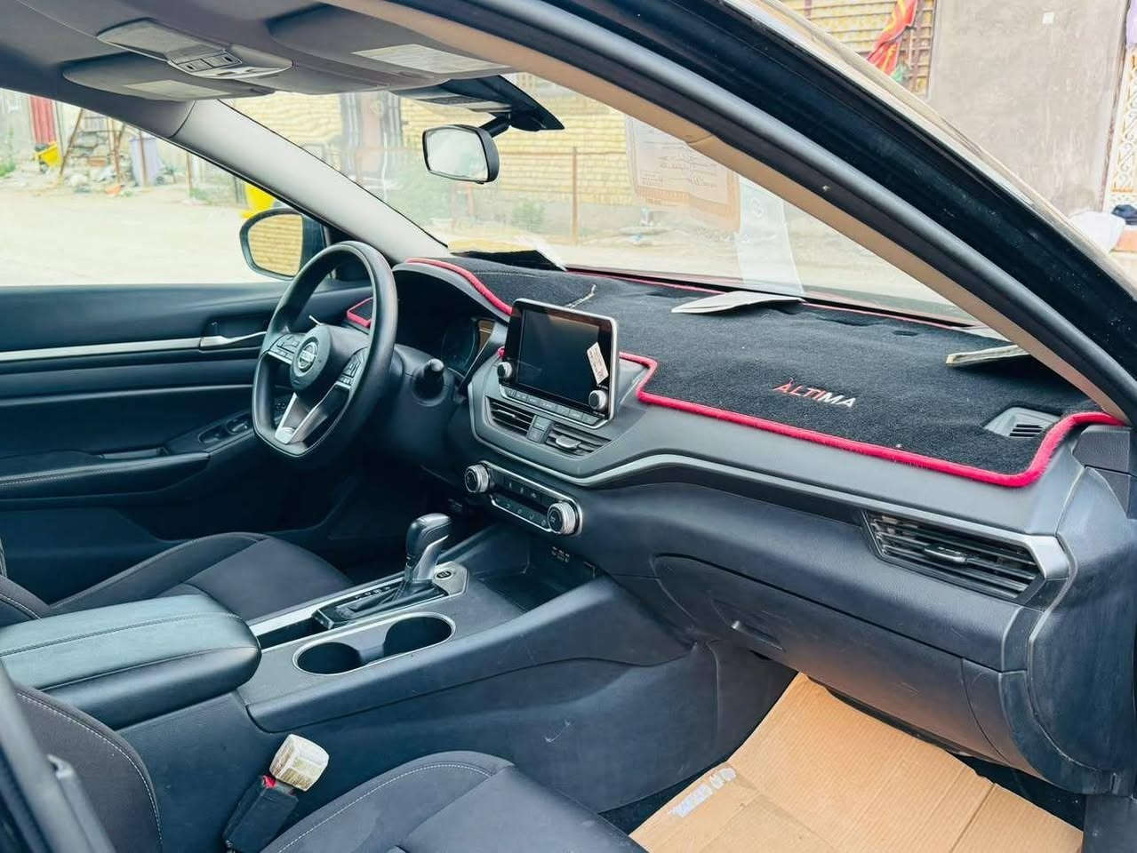 نـيسـاَن الــتـيمــاَ
Altima/2022
كافــة التـفاصـيـلـَ .....

المحــرك والأداء 
2.5 لتر 4 سلندر
القوة: 188 حصان 
القير: Xtronic CVY
سعة التانكي: 16.2

⭐ تجهيزات SV
فئة SV أعلى من S،
Apple CarPlay وAndroid Auto
Bluetooth
SiriusXM
تشغيل عن بُعد مع تحكم بالمناخ
مثبت سرعة
مقعد سائق كهربائي 8 وضعيات
مقاعد قماش
أنظمة أمان Nissan Safety Shield 360 
تشغيل بصمة/زر
دخول ذكي
مقاعد جلد
مقاعد أمامية مدفأة
شحن لاسلكي للهاتف 

وسيـلة الامـان
Nissan Safety Shield 360
فرملة طوارئ أمامية
تحذير من النقطة العمياء
تنبيه حركة المرور الخلفية
تحذير مغادرة المسار
أنوار عالية أوتوماتيكية
مثبت سرعة ذكي
        

       :Nissan USA Altima 130$
*********** 📞
