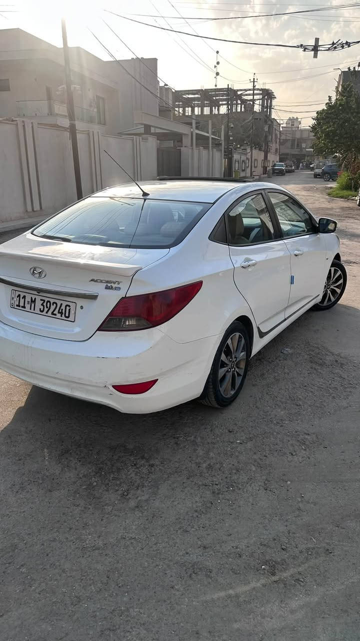 للبيع اكسنت موديل ٢٠١٢ خليجي ابيض رقم بغداد الدولي باسمي تحويل مباشر
اربعه ويل كب تخم تاير جديد حدادية جديده سلايد روف  تحكم ستيرين جهتين
بيها تعديل بالجملغ الامامي جهة السايق
رقم الهاتف ***********
