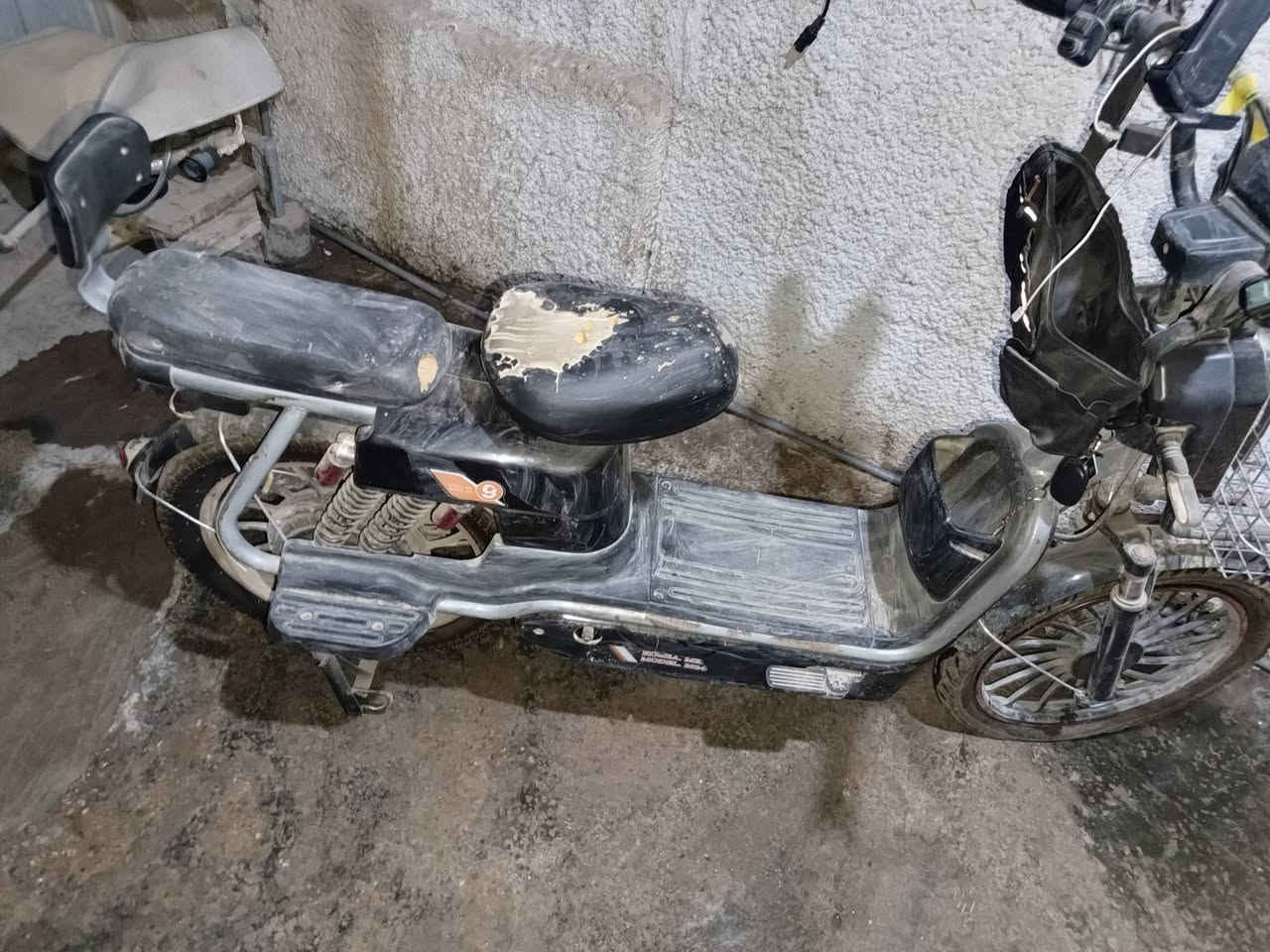 سلام عليكم دراجه شحن حجم ٢٠ شركه رويال
متروكه مابيها شي فقط بدون بطاريات قيم بما يرضي الله 

الاتصال او السوال عن الدراجه 
*********** 
بي واتساب 
العنوان بغداد شهداء البياع
