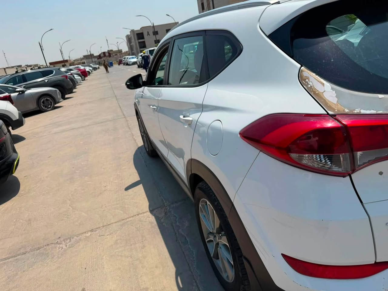 🚗للبيع هونداي توسان 2017 
السلام عليكم 
توسان 2017 اللون ابيض وراد أمريكي رقم بغداد محرك 1600 التيربو 
المواصفات معروفة كما مرفقة بالصور والسونار 
شاشة كاميرا 
تحكم ستيرن جهتين
مثبت السرعه 
اشاير مري
 شاحن USP
مانع انزلاق
كرسي كهرباء 
ماشية 113 km

السعر / 130 وبيها مجال 
مكاني بغداد 
للاستفسار / ***********

