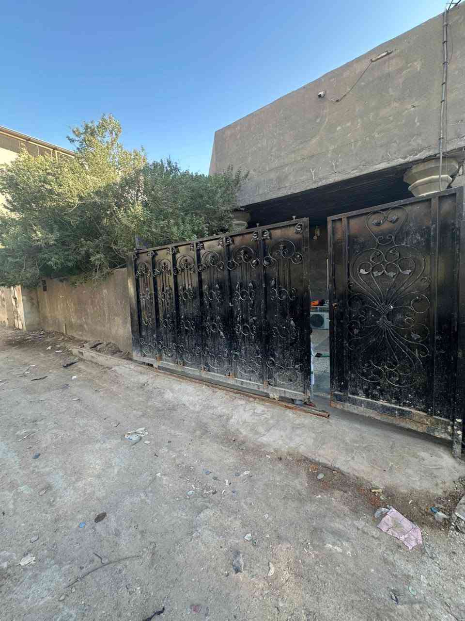 للاستفسار ***********
بيت للبيع المساحة 200متروقف سني
يحتوي على غرفتين منام وستقبال وصاله ومطبخ وصحيات داخليه وخارجيه وكراج العنوان ابي الخصيب فجة العرب 
السعر 55مليون وقابل للتفاوض 
للاستفسار *********** البصرة, العراق
