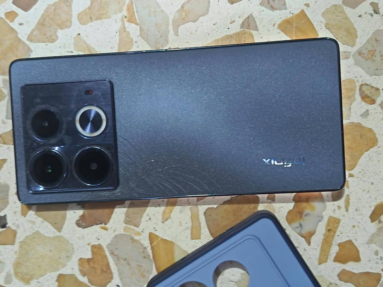 سلام عليكم موبايل  Infinix NOTE 40 للبيع موبايل كلش نضيف كلشي ما بي بس بل ضهر مفطور بس الضهر الشاشه حاط لزكه زلغ ما بيه موبايل كلش نضيف ذاكره 256 مكاني بغداد ام الكبر رقمي ***********
