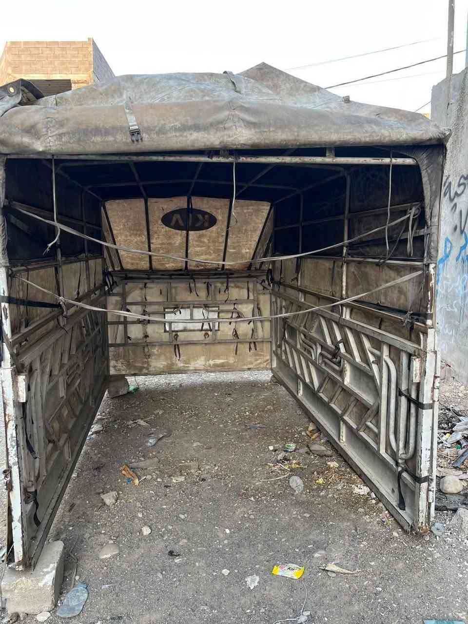 السلام عليكم ورحمه الله وبركاته محجل كيا جديد شرط معه الهنكليه والجادر جديد بس يردلو  غسله لن متروك انطيك شرط مابيه لوله فطر فصال اربيل كامل ابيع من الجادر والهنكليه السعر 400 وبيه مجال اتصل وتدلل ،
***********
