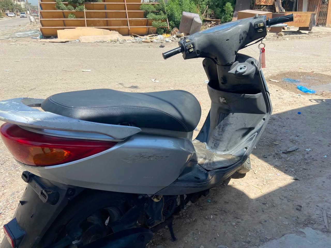 سلام عليكم دراجه بريز البيع دراجه نضيفه كلش نقصهه بس باتري مكاني بغداد حي العامل *********** سعر 650 وبيهه مجال
