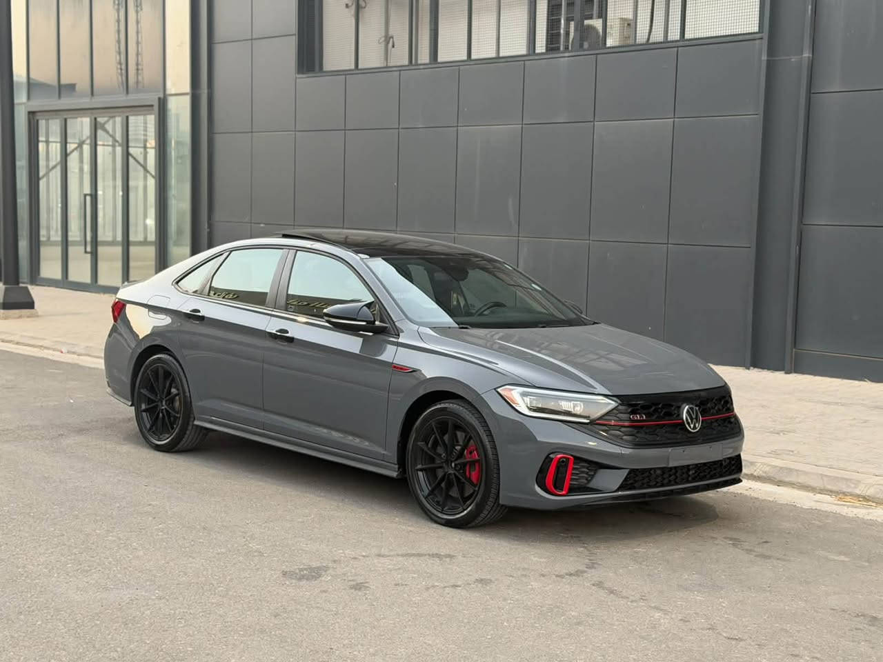 Volkswagen Jetta GLI 40th Anniversary Edition
موديل 2024 
پانوراما 
چەمەلەغ گۆڕاوە بە بیلاد -  3 پارچە کلێر امریکا 
جاملغ مبدل ببلادي - ثلاث قطع كير امريكا 
ايرباك سوكان ته قيوه - ايرباك ستيرن طاك
رقم كاتى 
عنوان- سليمانيه 
***********
