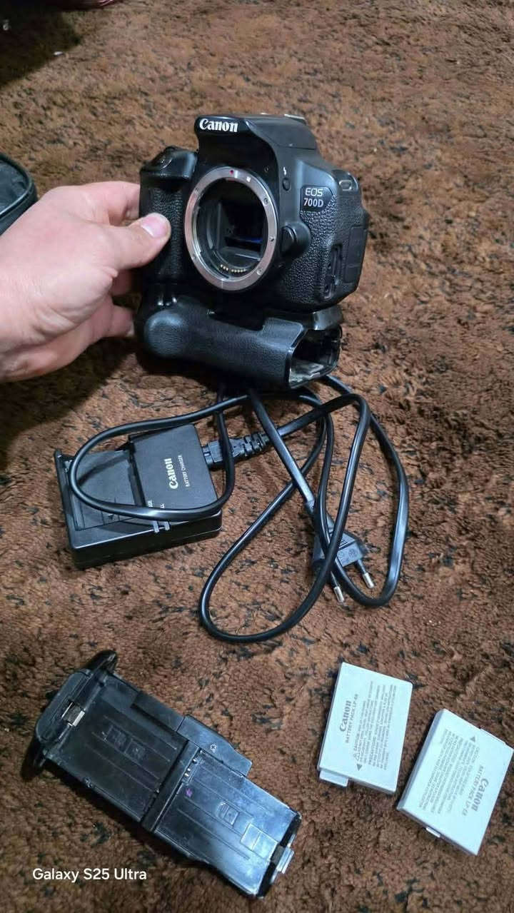 كانون D700 • عدسة 150-600 • سانديسك 16GB