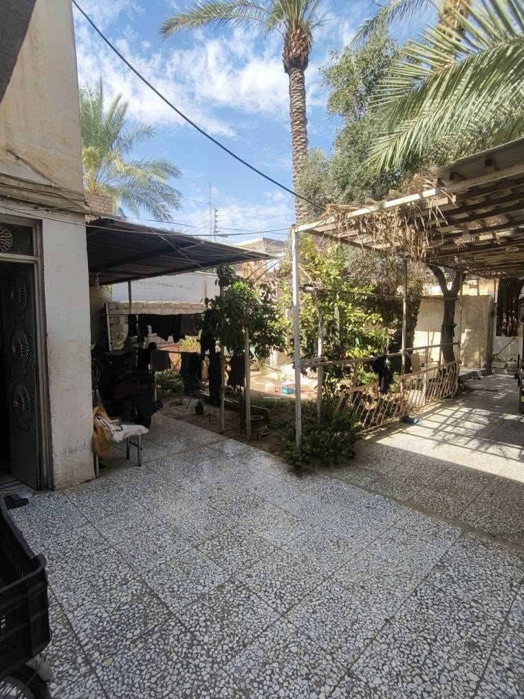 🏠 دار للبيع – حي العامل / المنطقة الرابعة
دار سكنية بمساحة 250 م²، تقع في حي العامل – المنطقة الرابعة، وقريبة من الشارع العام.
مواصفات الدار:
استقبال
هول
3 غرف نوم
مطبخ
صحيات داخلية وخارجية
بناء متوسط من طابقين
سطح عالي
سطح ناصي
📍 الموقع: حي العامل – المنطقة الرابعة، قريب من الشارع العام.
للمهتمين والاستفسار عن السعر والتفاصيل
التواصل
*********** كربلاء, العراق
