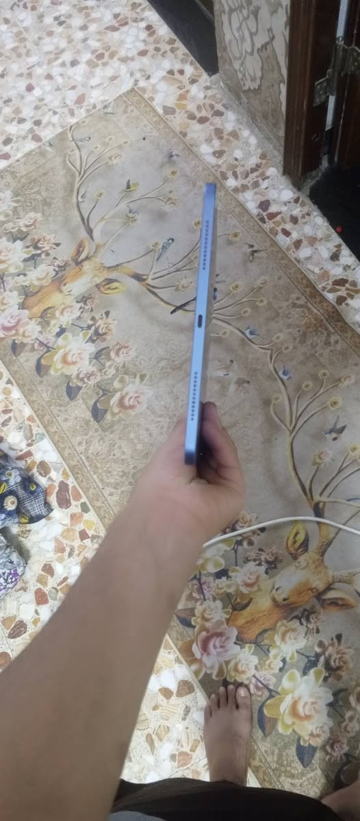 آيباد الجيل العاشر • أزرق بحري • بطارية ٩٠٪