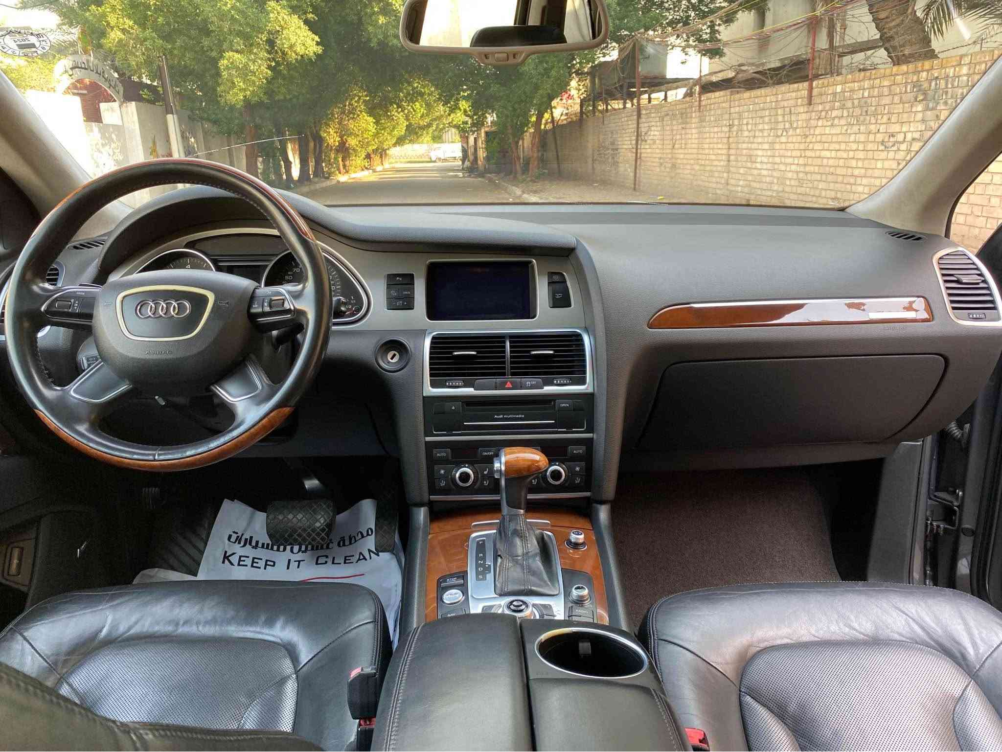 أودي Audi Q7 موديل ٢٠١٢ خليجي مواصفات السيارة طلب خاص فول فول سقف كنتارا بلادي داخل جلد اسود بلادي كشنات الامامية تدفئة وتبريد وخزن وضعيات ستيرن خزن وكهرباء وصاج بلادي قبضة كير صاج بلادي انارة مخفية بالابواب بردات بلادية بانوراما مع سلايد خلفي لمقاعد الصف الثالث ٧ راكب تبريد منفصل حتى لمقاعد الصف الثالث بلوتوث مع دي في دي منفصل بلادي مع رامات عدد ٢ مع هارد خزن بلادي مع سي دي جنجر عدد ٦ اقراص نفكيشن نضام ماوس وجي بي اس تشغيل نظامين بصمة او سويج ٥ وضعيات قيادة سستم صوت Bose مع دمام بالصندوق بلادي 
السيارة نظام جكات تصعد وتنزل حتى بالسرعات العالية تنزل من وحدها وحتى بالصندوق دكمة تصعدها وتنزل لسهولة حمل الامتعة 
دخول ذكي مع بصمة ابواب عدد ٤ انارة ترحب خارجية حتى بالمري الجانبية 
المري الجانبية خزن وهيتر وقلب عند الرجوع للخلف مع شفط قلاب 
كامرة خلفية بلادي حساس مطر الماسحات الامامية تفاعلية مع السرعات مع ماسحة خلفية لايت زينون بلادي مع ليد نهاري بك لايت ليد مع لايت متحرك مع الستيرن 
محرك وكير وحجر بيئة بلادي ما مفتوح 
محرك ٦ سلندر مع سوبر جارج قوة حصانية ٣٣٥ كير ٨ نمر شفتات كير بالستيرن السيارة كلها على البلاد غراضها كلها بلادية حتى العدة والسبير وستارة الصندوق 
بيها ربع الباب الخلفي صبغ عكس السائق 
ماشية ٢٠٥ الف كيلو متر حقيقي كل غراضها البلادية مال الشركة وياها كتلوكتها بصمات عدد ٢ وياها غراض الصندوق البردة والشبكة والفواصل كاملة
السعر : 145 ورقة وبيها مجال
موبايل : *********** 
بيع او مراوس حسب الرغبة بغداد, العراق
