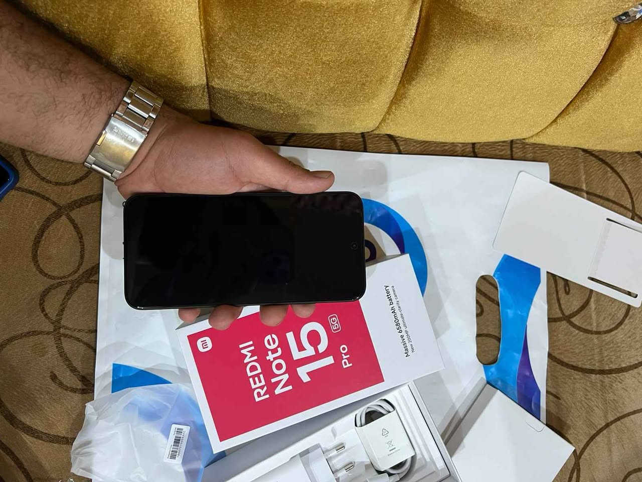 السلام عليكم للبيع فقط شاومي ريدمي نوت 15 برو هذا نسخه الـ5G البرو احدث شي مو تجيني تكلي الجديد بـ350 هذا البرو الـ5G معروف سعره ومواصفاته استعمال سبوعين اخذته 470 شهاده لله قبل اسبوعين حتى الوصل موجود عارضه بـ400 وبي مجال 
ذاكرته 256 جيجا 
كامرته 200mp مدعومه بالذكاء الاصطناعي 
شاشته القويه 
بطاريته 6800 
عارضه بـ400 وبي مجال الشراي يتصل ع هذا الرقم ***********
لاتجيني تكلي شبي مابي كلشي ذكرت بالمنشور الشراي يتصل مامتواجد ع فيس تتصل واتساب تلكاني مكاني البصره الزبير الزبير, البصرة
