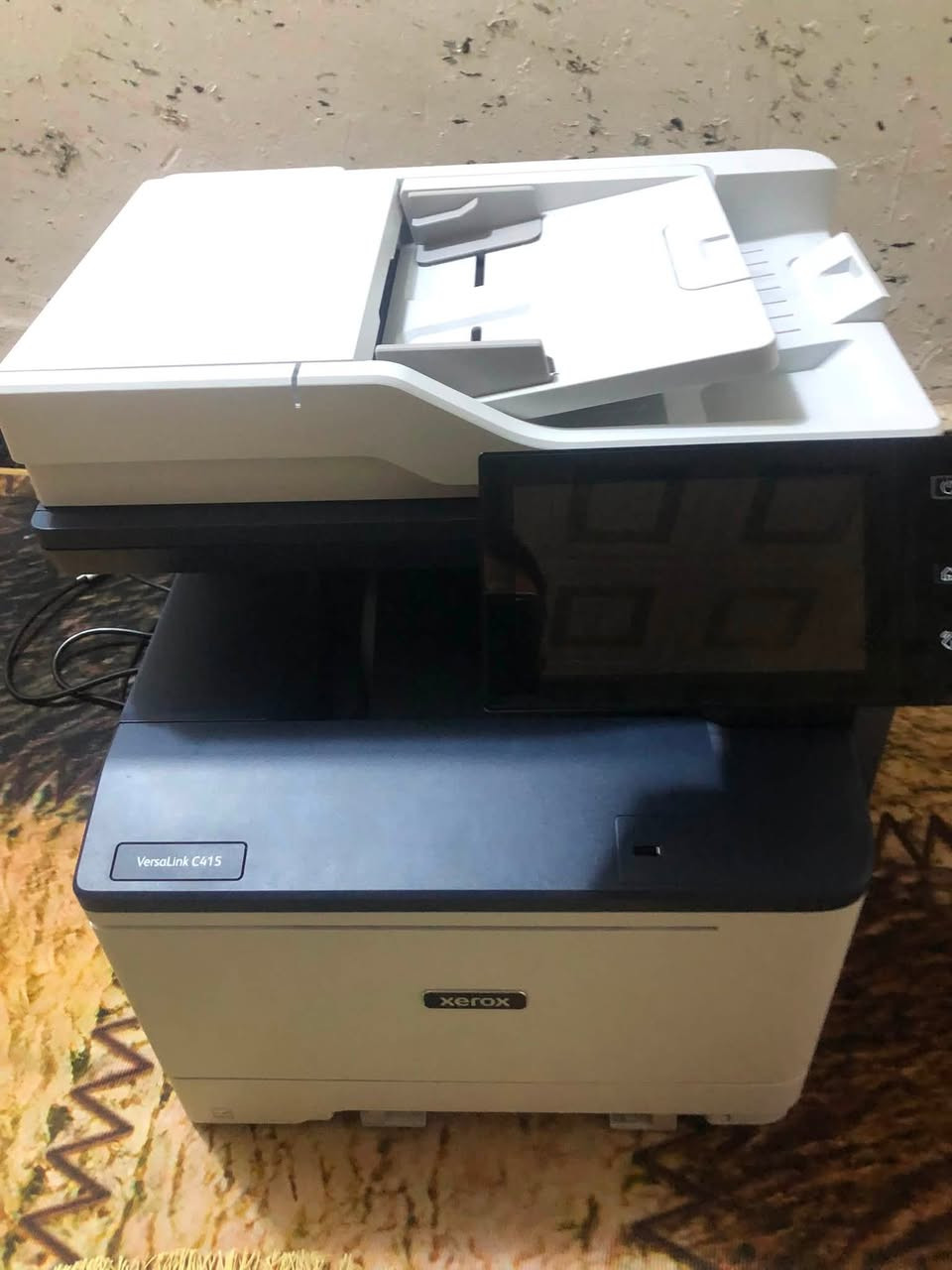 طابعه ة ليزرية ملونة Xerox VersaLink C415 بحالة الوكالة (مستعملة 100 ورقة فقط) 🖨️✨نص الإعلان:للبيع طابعة Xerox C415 ليزرية ملونة متعددة الوظائف الذكية (طباعة، نسخ، سكانر، فاكس). الطابعة بحالة الوكالة (جديدة تماماً) مستخدمة لطباعة 100 ورقة فقط، وأحبارها الأصلية ممتلئة بالكامل وجاهزة للعمل الفوري. مثالية جداً للشركات، المكاتب، والمطابع التي تبحث عن جودة وسرعة فائقة.أبرز المواصفات:السرعة: طباعة فائقة السرعة تصل إلى 42 صفحة في الدقيقة (ملون وأسود).الشاشة: شاشة لمس ذكية ملونة تدعم التخصيص وسهلة الاستخدام جداً.الربط: تدعم الـ Wi-Fi والطباعة المباشرة من الموبايل (Apple AirPrint & Mopria).الكفاءة: سحب تلقائي للورق، وطباعة على الوجهين (Duplex) لتوفير الوقت والجهد.الحالة: شبه جديدة تماماً (معدل استخدام شبه معدوم).الموقع: بغداد - المنصور
سعر الشراء 1,950
سعر البيع 1,400
التواصل /***********
