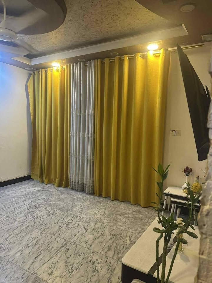 منزل للبيع 
مساحة ١١٦ متر 
واجهة ٧ م 
نزال ١٧ م
طابقين
٣ غرف نوم
واستقبال 
ومطبخ
وحمامات عدد ٢
يصلح للاستثمار معزول بدرج وقاطع قابل للازاله من الداخل والخارج 
بغداد/دورة/شارع ٦٠ قريب من الشارع التجاري 
للاستفسار 
***********
