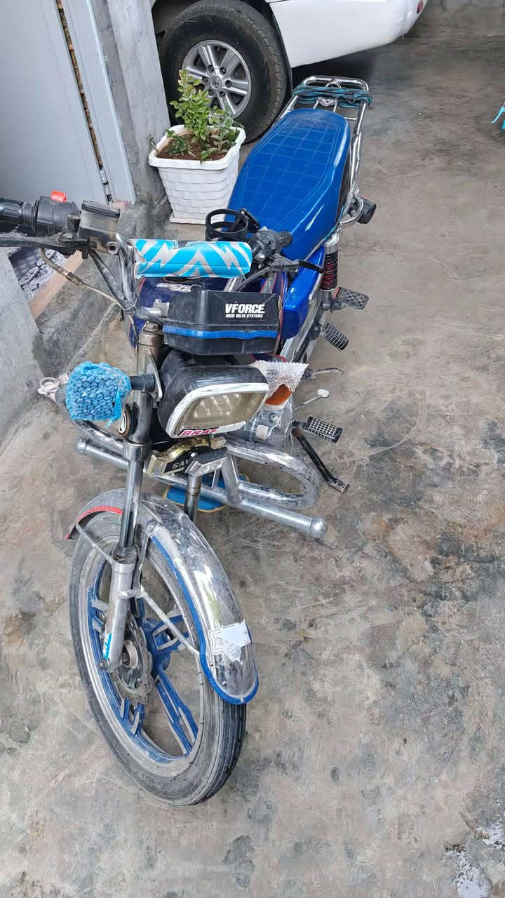 ئەو ماتۆرە بۆ فرۆشتن شوێن قەلادزێ تایە بۆ تایە بە شەرت مەکینە 150شبح نرخی 500هەزارە چات بکەن یان تەلفۆن *********** لە خزمەت دام
