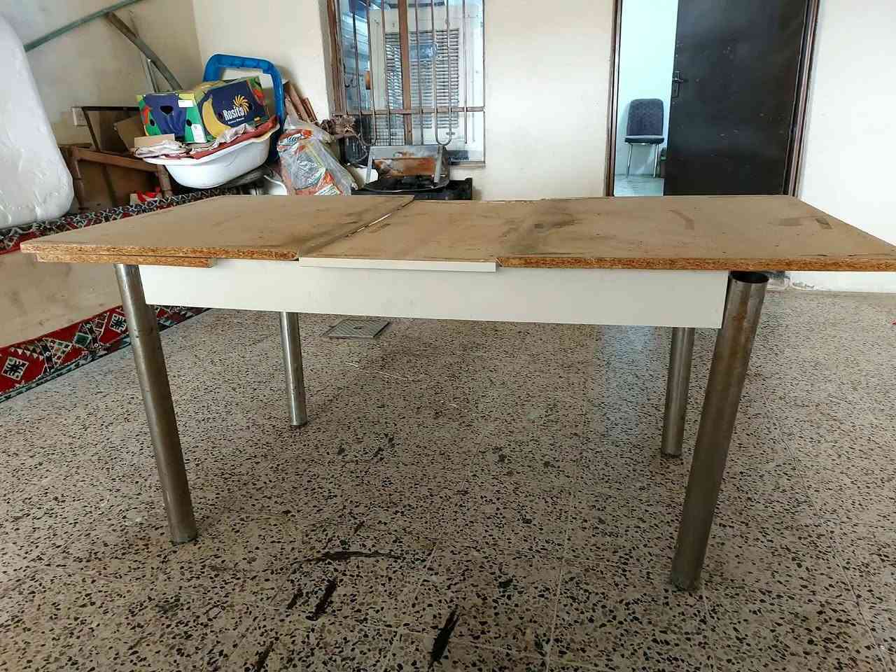 ميز • للبيع • تواصل خاص