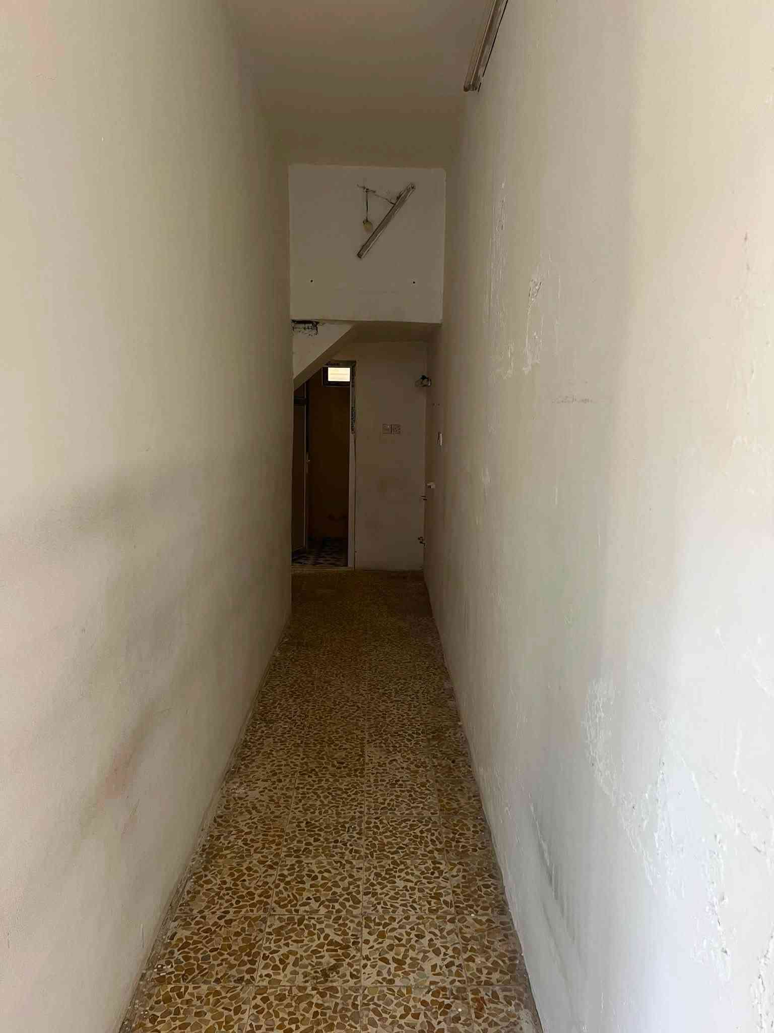 السلام عليكم 🫡 بيت 🏠 للإيجار في حي عدن غرفه هول صحيات واستقبال بيتونا سطح التواصل مع مكتب صفوان السنجاري في شقق الخظراء او على الارقام التالى *********** اسيا ***********
