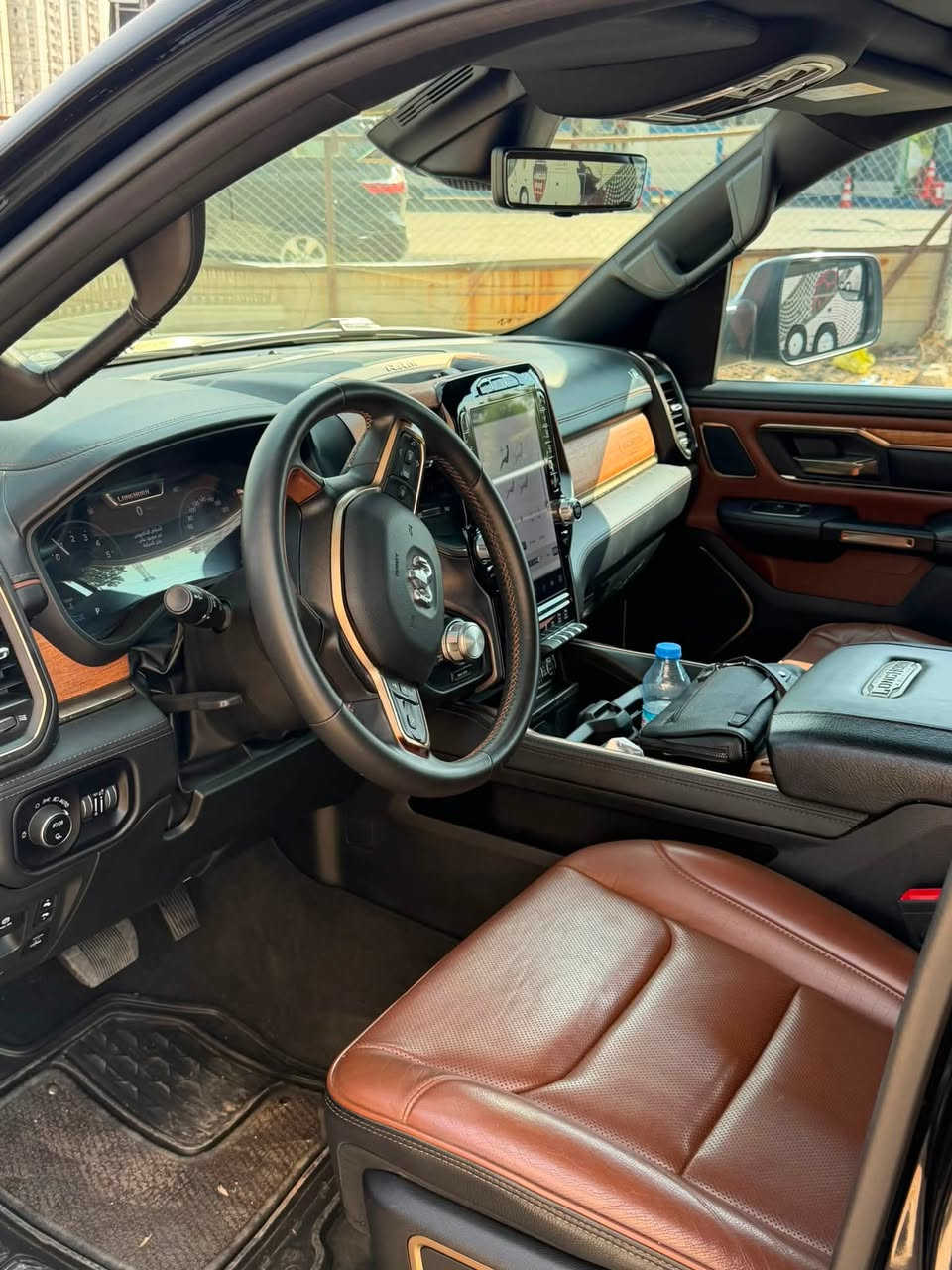 رام لمتد لونك  هارلم

RAM LONGHORN LIMITED 2024    HARLEM 
فول مواصفات 
مغلفة ppf
بانوراما كاملة  
كراسي امامي خلفي تدفئة وتبريد 
شاشة كبيرة تيسلا 
رادار امامي خلفي جانبي
نقط عمياء 
كامرات 360 
كاميرا بالمراية الوسطية 
دوس كهربائية جهتين
لدات امامي خلفي وعدستين 
شاشة دجتال 
خزن ميموري 
ويل حجم 20 
محرك 5.7 هيمي
ماشية 58 الف ميل 
مكفوله كفاله عامه
مكانها اربيل
رقم الهاتف (***********)
السعر ٤٦،٧٥٠ $
