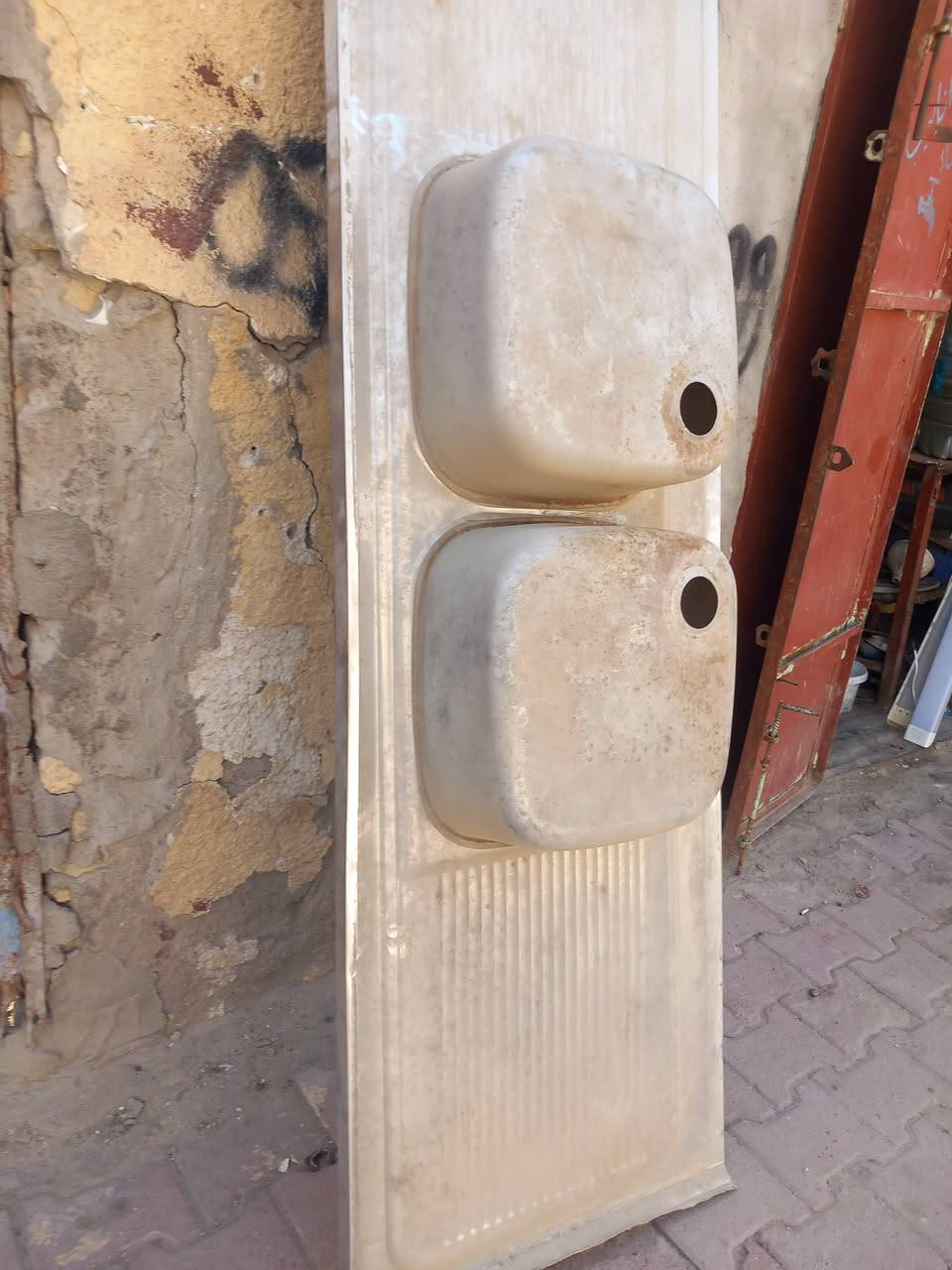 سنك • مستعمل • نظيف