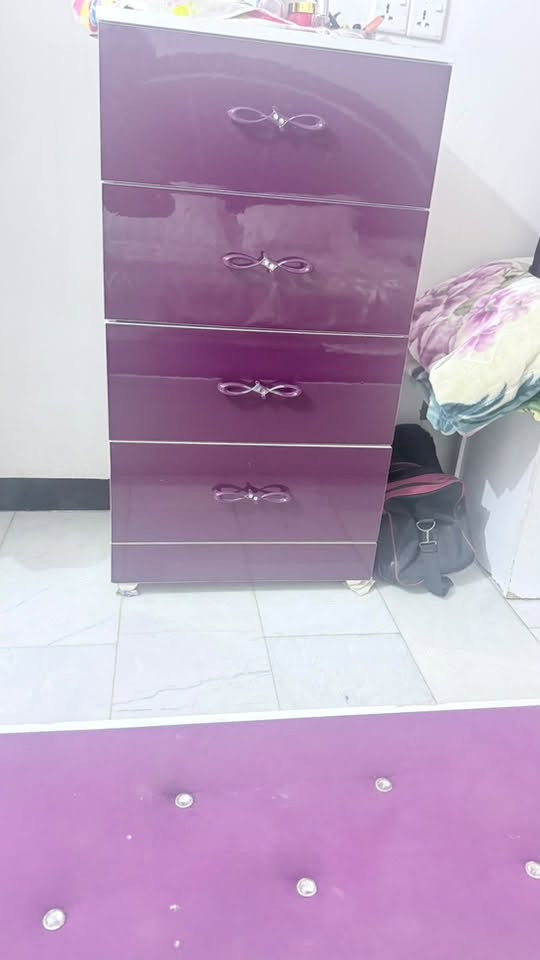 للبيع.   غرفة نوم تركي تتكون من ١٠ قطع نضيفة مكاني بغداد للاستفسار الاتصال ***********
