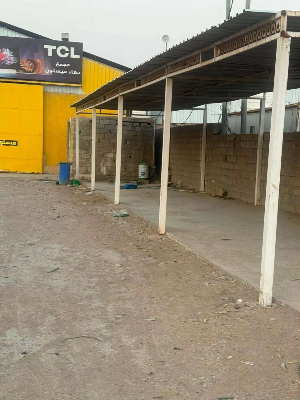 جملون للبيع المساحه دونم كامل مساحه البناء 800 متر 16في 50 الموقع طريق كوت حي مقابيل محطه وادي السلام مجاور مشروبات كرونجي الغازيه 
للتواصل ***********
***********
