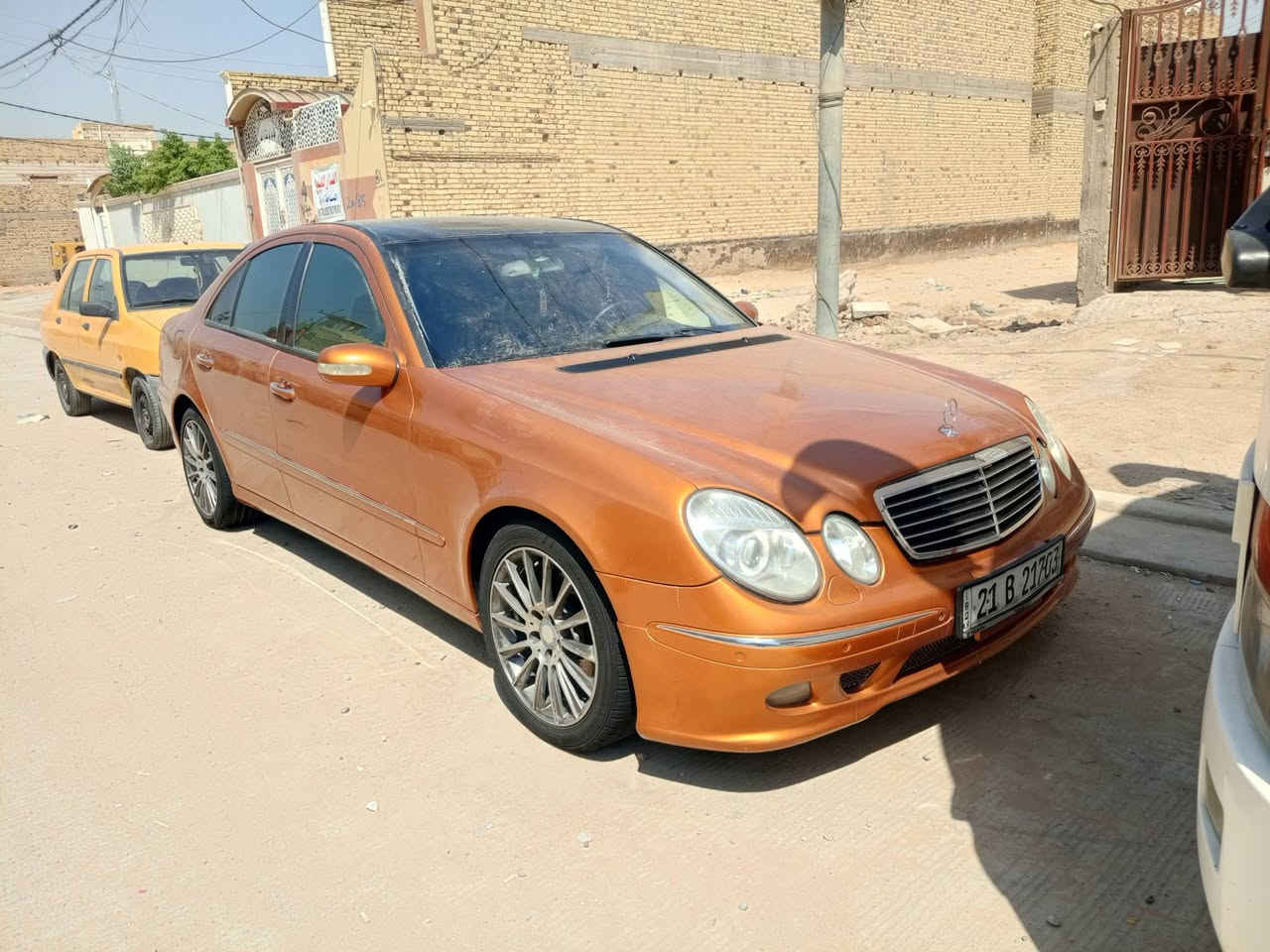 مراوس مارسدس 211 موديل 2006 رقم سليمانيه دولي جديد هزه تنتهي بشهر7 /  2027 سياره فول مواصفات عده البنورامه ماكهه ديوانيه مكفوله من اضربه مصبوغه حزام تغير لون قماره اسود بلا مكينه جديده صدرهه 65 بل ميه دواخلهه جديده بيهه اي بي اس مشتغل الكلوب مكانهه ديوانيه سعرهه 115 مراوس فقط ***********
