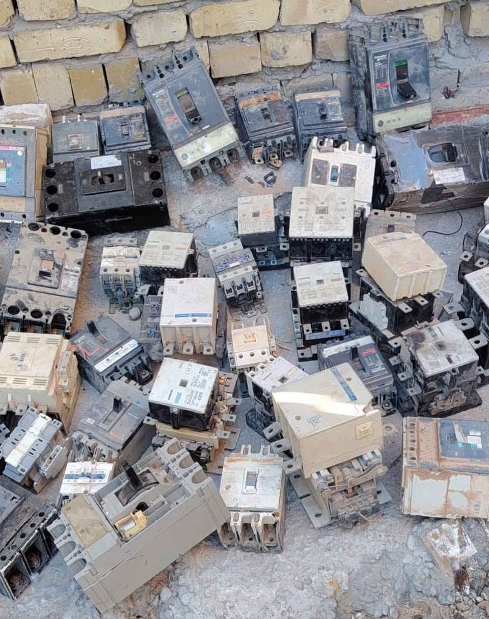 نشتري جميع أنواع القواطع الكهربائية والكوندكترات ♻️⚡
حتى لو كانت عاطلة، تالفة أو مستعملة — لا تخليها تترمى، خليها تتحول إلى 💰

📌 نستلم جميع الأحجام والأنواع والمقاسات
📌 كميات قليلة أو كميات كبيرة
📌 أسعارنا تنافسية ومميزة بالسوق 💵🔥
📌 الاستلام من جميع المحافظات
📌 🚚 خدمة النقل مجانية

إذا عندك قواطع أو كوندكترات قديمة، تالفة أو عاطلة، اتصل بينا 

📞 ***********
