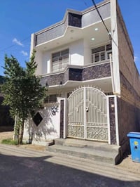 طابق ونصف • ١٠٠م • مجمع السلطان الأول