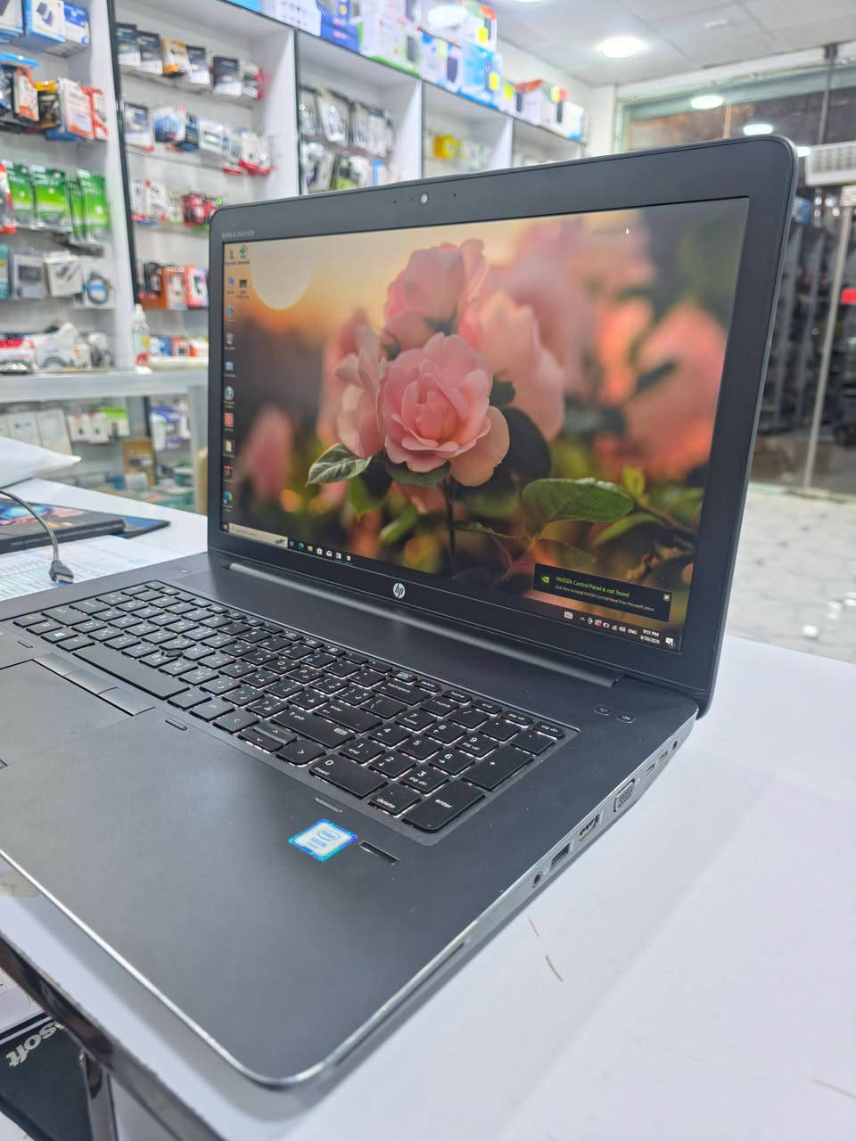 #عرض_على_قطع_محدودة 😍🔥
#لابتوب_رجال_الأعمال 💼✨ | #عملاق_التصميم_والألعاب 🎮💻
🥰 HP ZBOOK 17 G4 🥰
⚡ المواصفات:
✅ معالج: Intel(R) Xeon (R) CPU E3-1535M – جيل سابع
✅ ذاكرة: RAM 8GB DDR4
✅ تخزين: SSD 256GB
✅ كرت شاشة: 🎮 :
NVIDIA Quadro P4000 (8GB) + Intel UHD 630 (4GB)
➡️ المجموع = 12GB كرت شاشة 💥
✅ شاشة: 17.1" FHD  ✨
#متوفر_برام_16_وهارد_512_مع_فرق_السعر

💰 السعر: 525 ألف فقط (نهائي ❌ غير قابل للتفاوض)
---
🎁 الملحقات:
💼 حقيبة + 🖱 ماوس + 🔌 شاحن

🚛 توصيل متوفر لكل محافظات العراق
📍 الأنبار – حديثة – بروانة

📞 للحجز والاستفسار:
📲 اتصال: ***********
💬 واتساب: ***********

#ZBOOK_G7 #مكتب_سمارت_فيو

نص مكتوب في الصور:
- nostic Tool
- 1 Display 2 Sound Input
- ts detailed information about the DirectX components and drivers installed on your system.
- What area is causing the problem, click the appropriate tab above. Otherwise, you can use the "Next Page" button below to e in sequence.
- ormation
- Current Date/Time: Sunday, August 30, 2026, 9:51:30 PM
- Computer Name: DESKTOP-RA6175K
- Operating System: Windows 10 Pro 64-bit (10.0, Build 19045)
- Language: English (Regional Setting: English)
- System Manufacturer: HP
- System Model: HP ZBook 17 G4
- BIOS: P70 Ver. 01.46
- Processor: Intel(R) Xeon(R) CPU E3-1535M v6 @ 3.10GHz (8 CPUs), ~3.1GHz
- Memory: 8192MB RAM
- Page file: 3967MB used, 6019MB available
- DirectX Version: DirectX 12
- k for WHQL digital signatures
- DxDiag 10.00.19041.3636 64-bit Unicode Copyright © Microsoft. All rights reserved.
- Help
- Next Page
- Save All Information...
- Exit
- DirectX Diagnostic Tool
- System Display 1 Display 2 Sound Input
- Device
- Drivers
- Main Drive
- Version
- Date
- WHQL Logo'c
- Direct3D DDI
- Feature Levels
- Driver Model
- Name: Intel(R) HD Graphics P630
- Manufacturer: Intel Corporation
- Chip Type: Intel(R) HD Graphics Family
- DAC Type: Internal
- Device Type: Full Display Device
- Approx. Total Memory: 4161 MB
- Display Memory (VRAM): 128 MB
- Shared Memory: 4033 MB
- DirectX Features
- DirectDraw Acceleration: Enabled
- Direct3D Acceleration: Enabled
- AGP Texture Acceleration: Enabled
- Notes
- No problems found.
- Save All Info