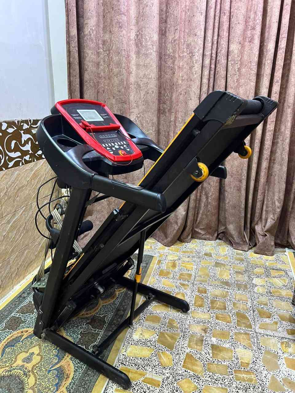 جهاز جري ايطالي جبلي دبل ماطور  سرعه عاليه16.0 يحمل130 كيلو يحتوي على رجاج تكسير شحوم وشناو بطن وشاشه تعد وقت سعرات حراريه قياس نبضات القلب مسافه مقطوعه كذلك اواكس بلوتوث شاحن موبايل ومفتاح امان للطوارئ جهاز يطبك نظام هايدوليكي سعره 280 الف بغداد يوجد توصيل محافظات ***********
