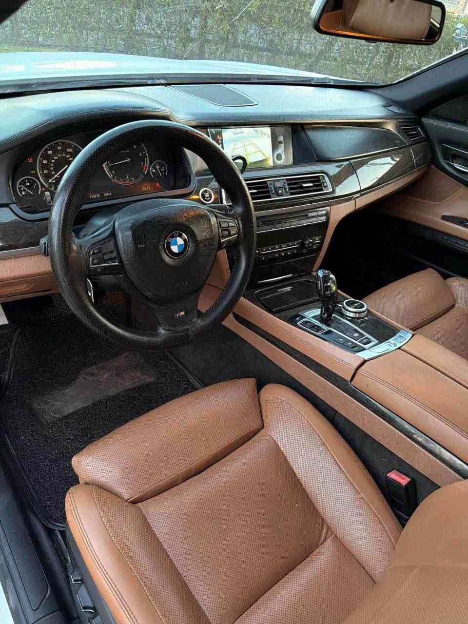بي ام دبليو 750Li • باب طويل • محرك V8 ٥٠٠٠