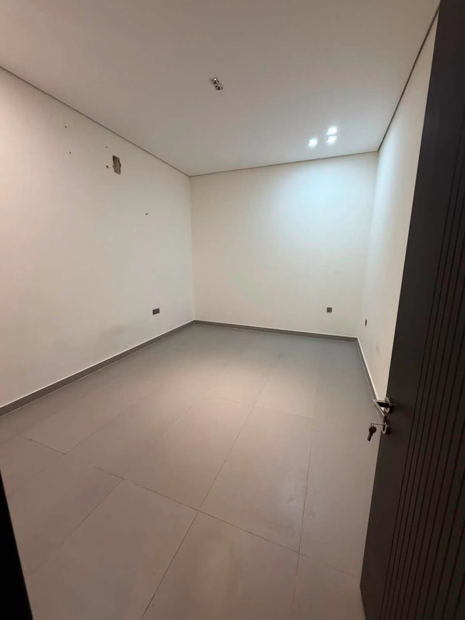🏡 للإيجار | بيت درجة أولى على شارع ١٥ متر

✨ فرصة مميزة للسكن الراقي في موقع مميز، بيت يتميز بتوزيع عملي ومساحات مناسبة للعائلة، ويقع على شارع عرضه ١٥ متر.

📍 تفاصيل العقار:
• ٣ غرف نوم
• صالة
• مطبخ
• ٣ مجموعات صحية
• تشطيب درجة أولى
• شارع عرض ١٥ متر

🔑 بيت جاهز ليكون عنوان راحتكم واستقراركم.

📞 للاستفسار والتفاصيل، يرجى التواصل معنا.

مكتب المصطفى للاستثمار و التطوير العقاري
📱 ***********

#للإيجار #بيت_للإيجار #بيت_درجة_أولى #شارع_١٥_متر #عقارات_بغداد #عقارات_السيدية #عقارات #استثمار_عقاري #تطوير_عقاري #مكتب_المصطفى #بغداد
