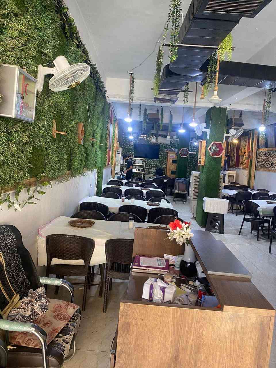 مطعم للبيع كامل مواد تحضير جاهز
سبلت و مبردة كاميرا موجود
للاستفسار رقم 
***********
