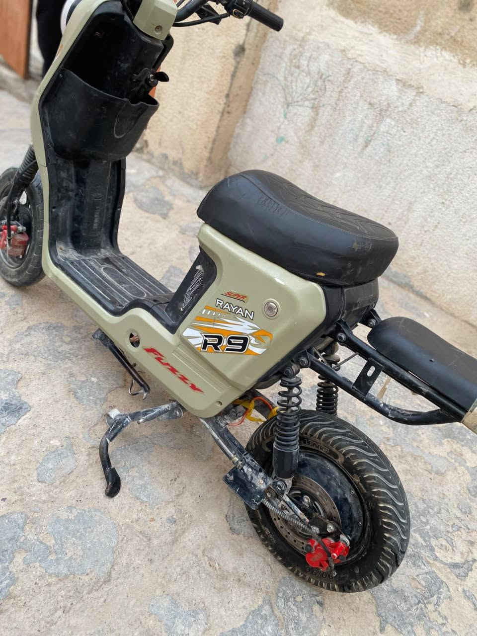 R9 • ٢٠٢٥ • بدها بطاريات