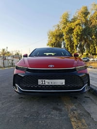 للبيع تويوتا كراون ٢٠٢٣ فئة ليمتد لون أحمر مميز ماشيه 48 الف كيلو  محر...