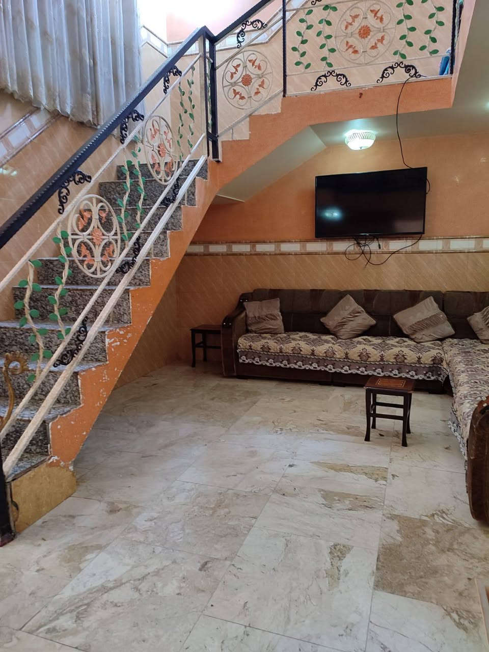المناذرة حي الجمعية • ٢٥٠م • ٤ غرف