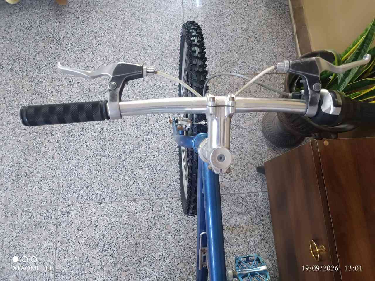 🚲 بايسكل جبلي قياس 26 بحالة جيدة – متعدد السرعات
الوصف:
للبيع بايسكل جبلي قياس 26 بحالة جيدة ونظيف كما موضح بالصور.
هيكل حديد قوي ومتين
غيارات متعددة السرعات
إطارات جبلية عريضة ونقشتها ممتازة
فرامل أمامية وخلفية
كرسي عريض ومريح
رفرف خلفي
ستاند جانبي
مناسب للاستخدام اليومي والرياضة والمشاوير
الدراجة على حالتها والصور حديثة وحقيقي. للاتصال على *********** واتساب

نص مكتوب في الصور:
- XIAOMI 11T 19/09/2026 13:01