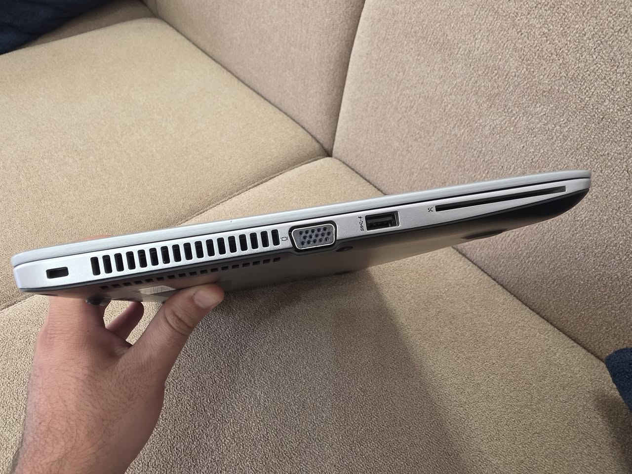لابتوب HP​لابتوب من الفئة الأعمال المتميزة (Business Class) يتميز بالمتانة والخفة ومناسب جداً للعمل المكتبي، الدراسة، البرمجة، وإدارة شبكات الإنترنت.
يتوفر لدينا لابتوب Hp
​🔹 المواصفات الفنية:
​الموديل: HP EliteBook 840 G4  
​المعالج: Intel Core i5-7300U (الجيل السابع) بسرعة 2.60GHz تصل إلى 2.71GHz  
​الذاكرة العشوائية (RAM): 8GB DDR4  
​نظام التشغيل: Windows 11 (64-bit) متوافق وجاهز للاستخدام  ومفعل بشكل دائم.
​الشاشة: 14 بوصة  
​الهيكل: ألومنيوم خفيف الوزن ومتين جداً
​🔹 المميزات:
​جهاز سريع جداً في التصفح والمهام اليومية.
​تصميم أنيق ونحيف مع منفذ Type-C ومنافذ توصيل متكاملة.
​📍 المكان: التحرير - Baqubah
💰 السعر:  325 الف
📞 للتواصل والاستفسار: ***********
